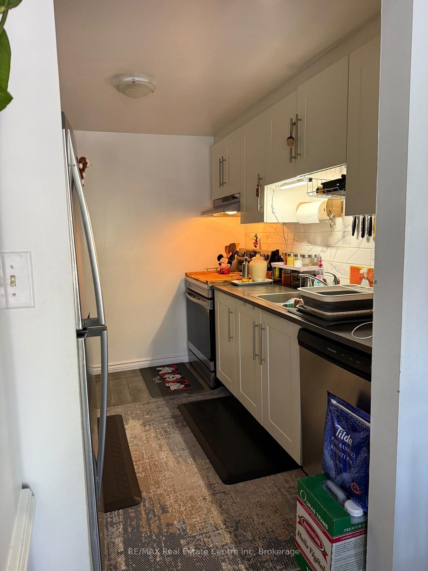 Photo 4 of 70 Grandridge Crescent, Guelph, Willow West/Sugarbush/West Acres — HOMEH