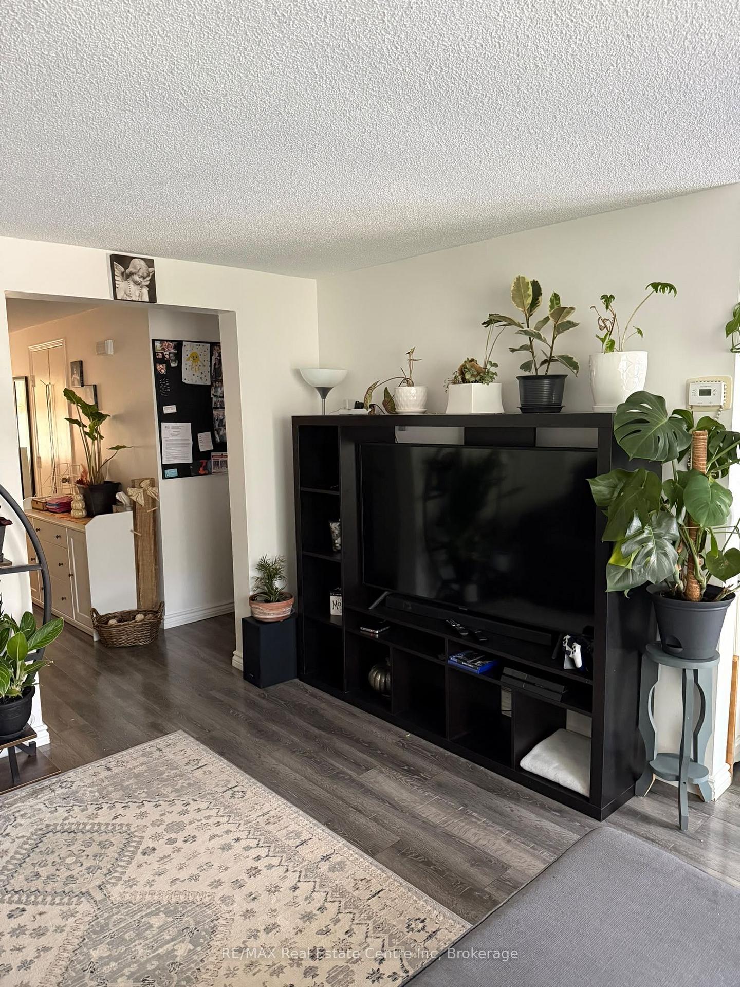 Photo 8 of 70 Grandridge Crescent, Guelph, Willow West/Sugarbush/West Acres — HOMEH