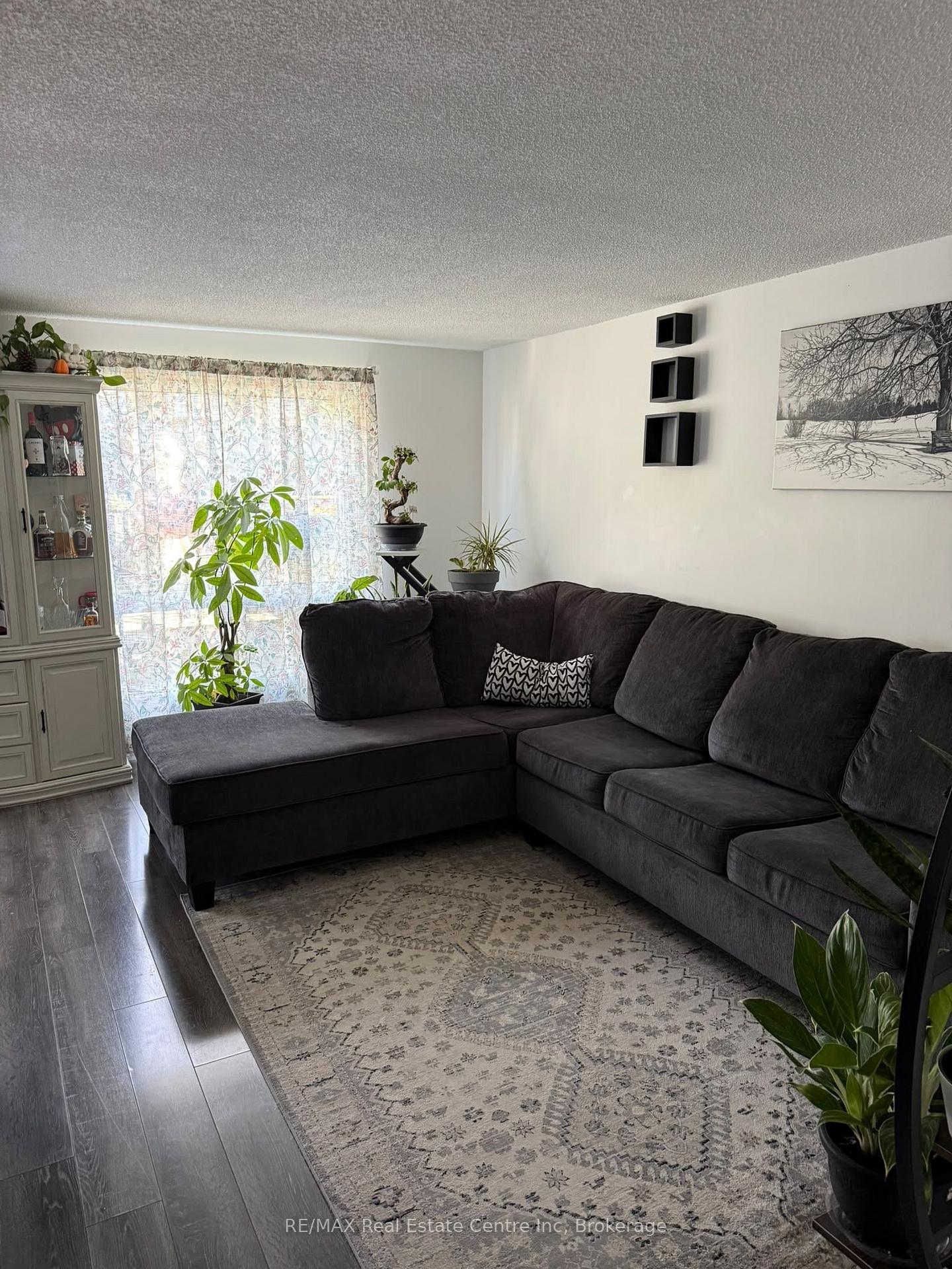 Photo 9 of 70 Grandridge Crescent, Guelph, Willow West/Sugarbush/West Acres — HOMEH