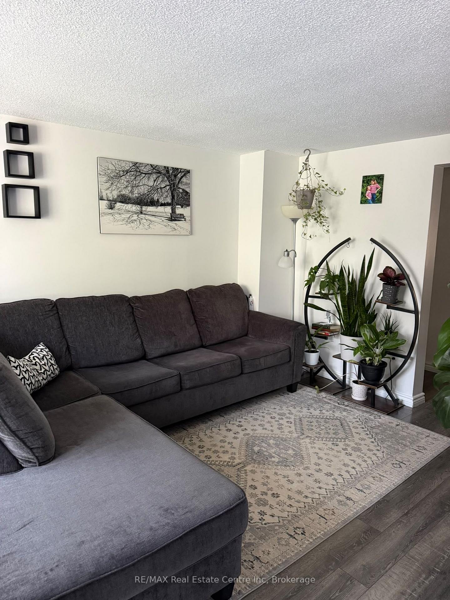 Photo 10 of 70 Grandridge Crescent, Guelph, Willow West/Sugarbush/West Acres — HOMEH