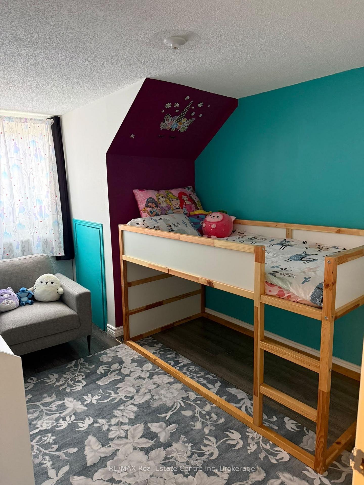 Photo 12 of 70 Grandridge Crescent, Guelph, Willow West/Sugarbush/West Acres — HOMEH