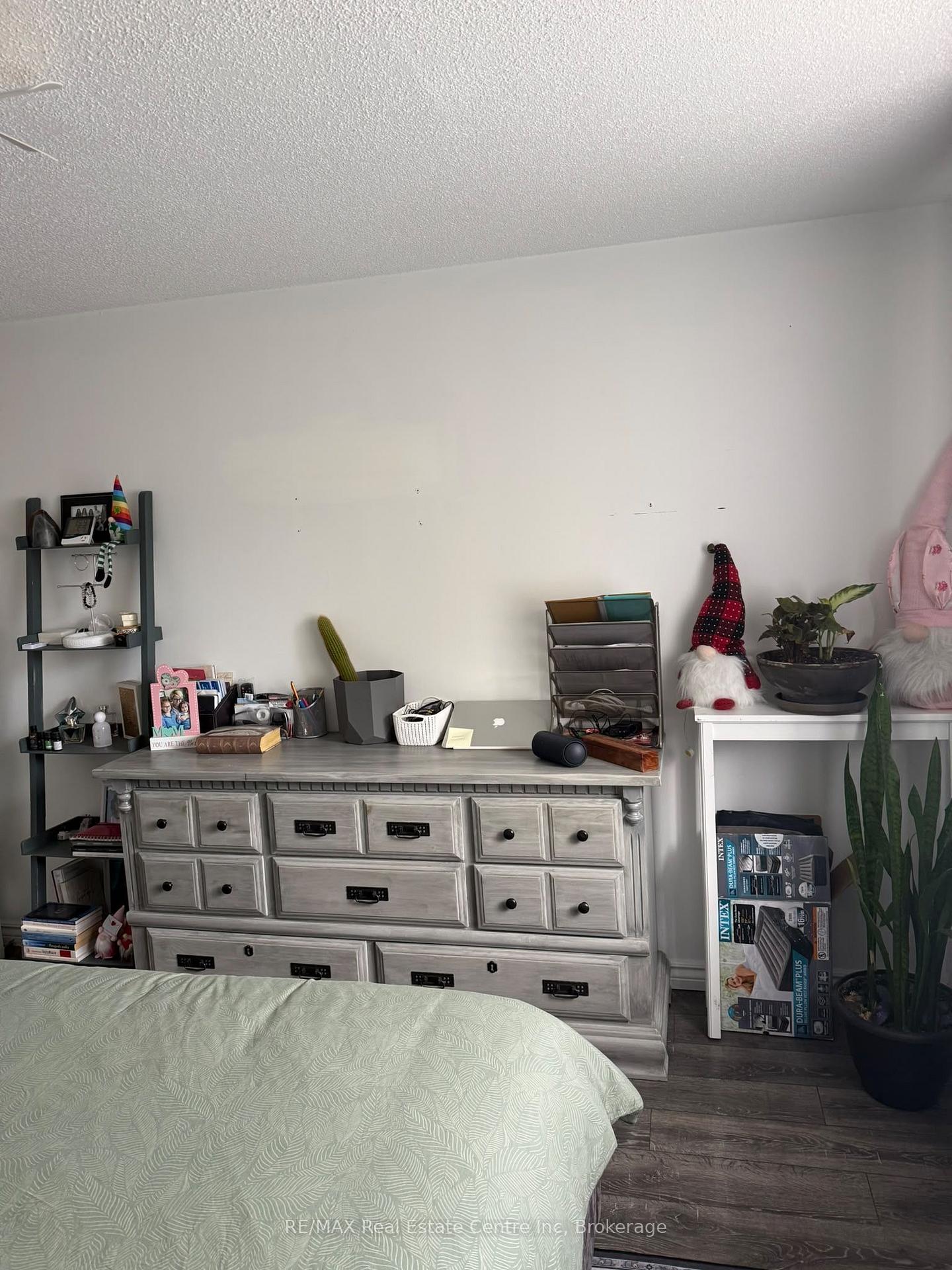 Photo 15 of 70 Grandridge Crescent, Guelph, Willow West/Sugarbush/West Acres — HOMEH
