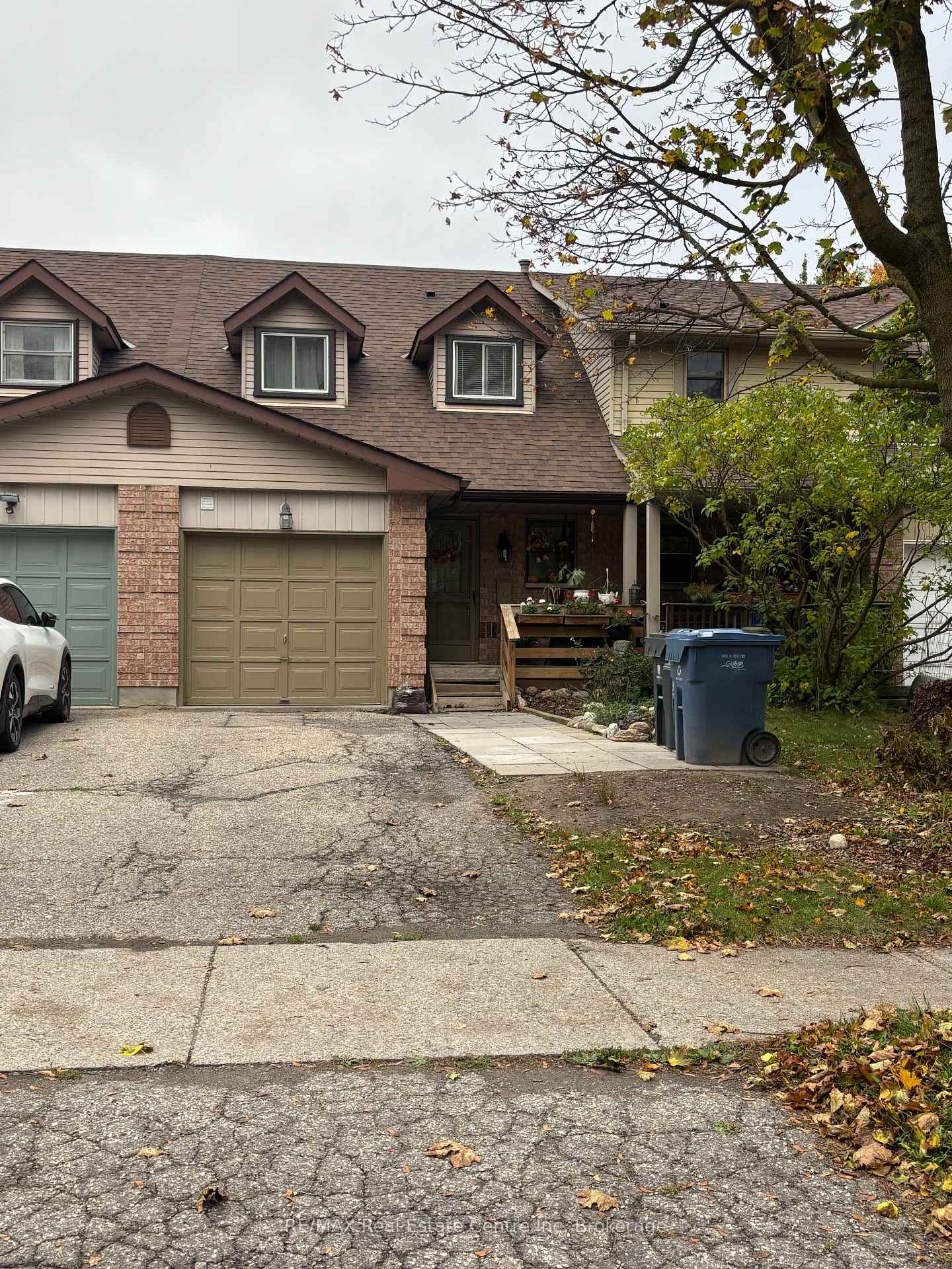 Photo 16 of 70 Grandridge Crescent, Guelph, Willow West/Sugarbush/West Acres — HOMEH