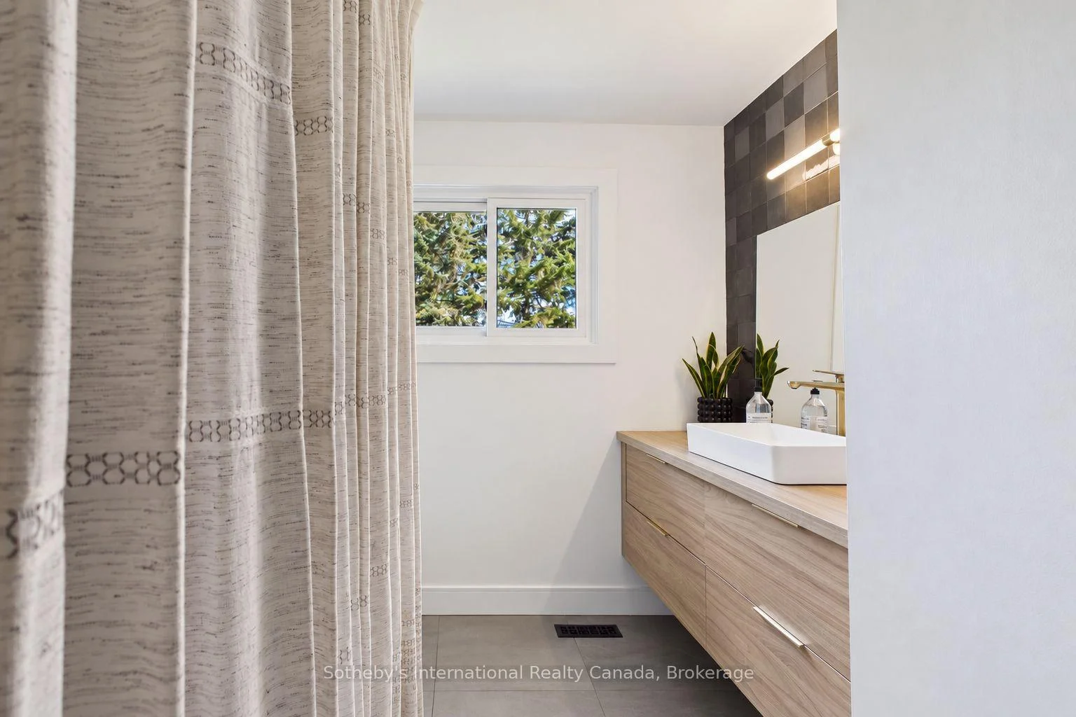 Photo 32 of 1229 Miriam Drive, Bracebridge, Oakley — HOMEH