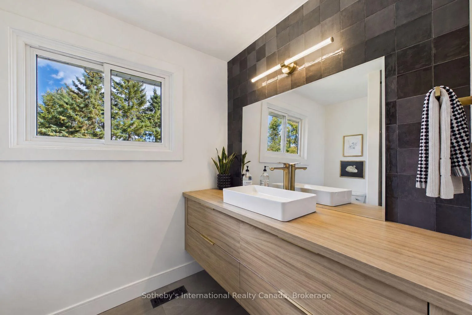 Photo 35 of 1229 Miriam Drive, Bracebridge, Oakley — HOMEH