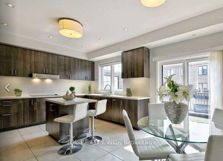 Photo 2 of Unit 3C, 4 Mildred Temple Way S, Markham, Unionville — HOMEH