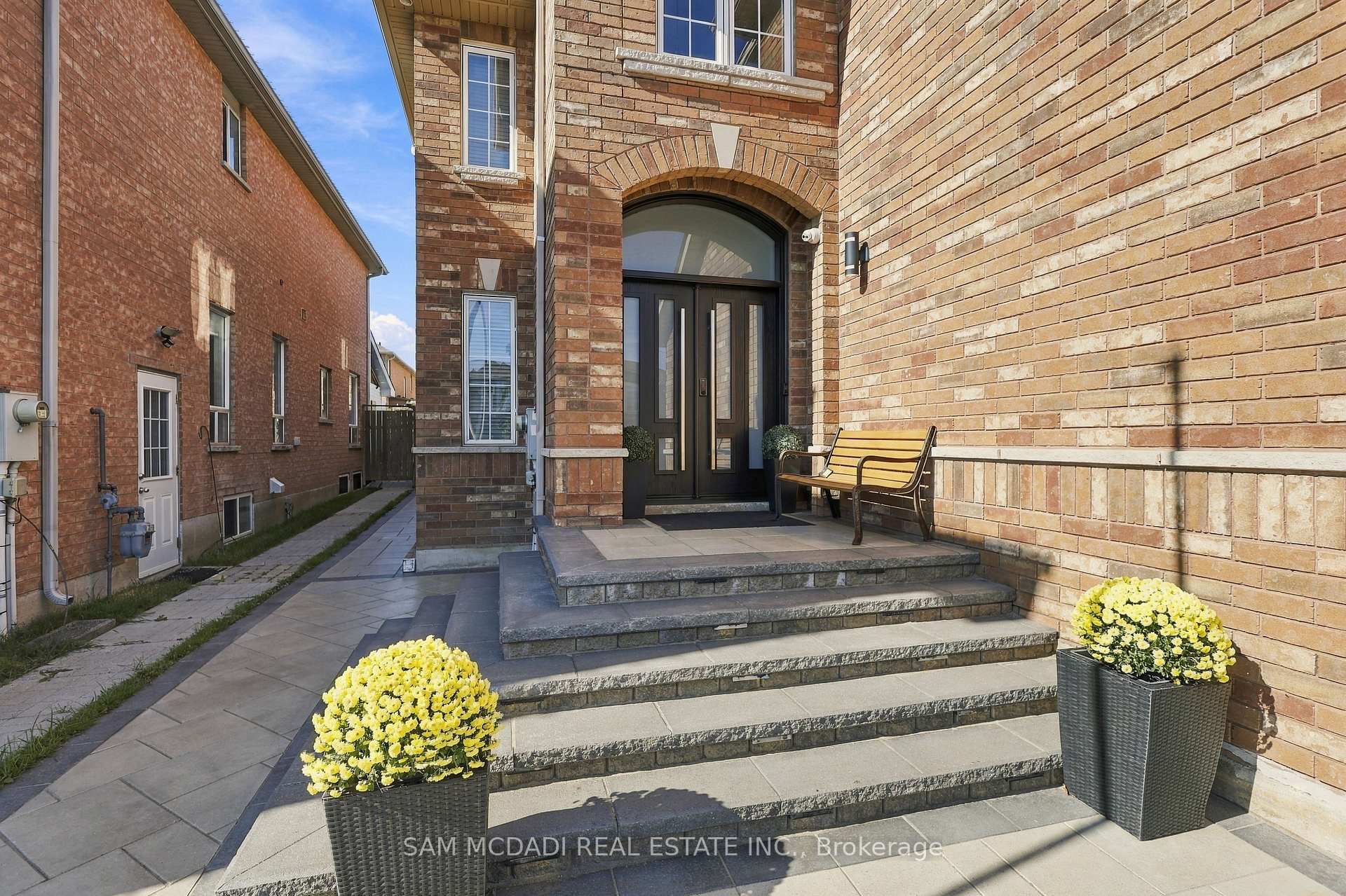 Photo 2 of 3263 Crimson King Circle, Mississauga, Lisgar — HOMEH