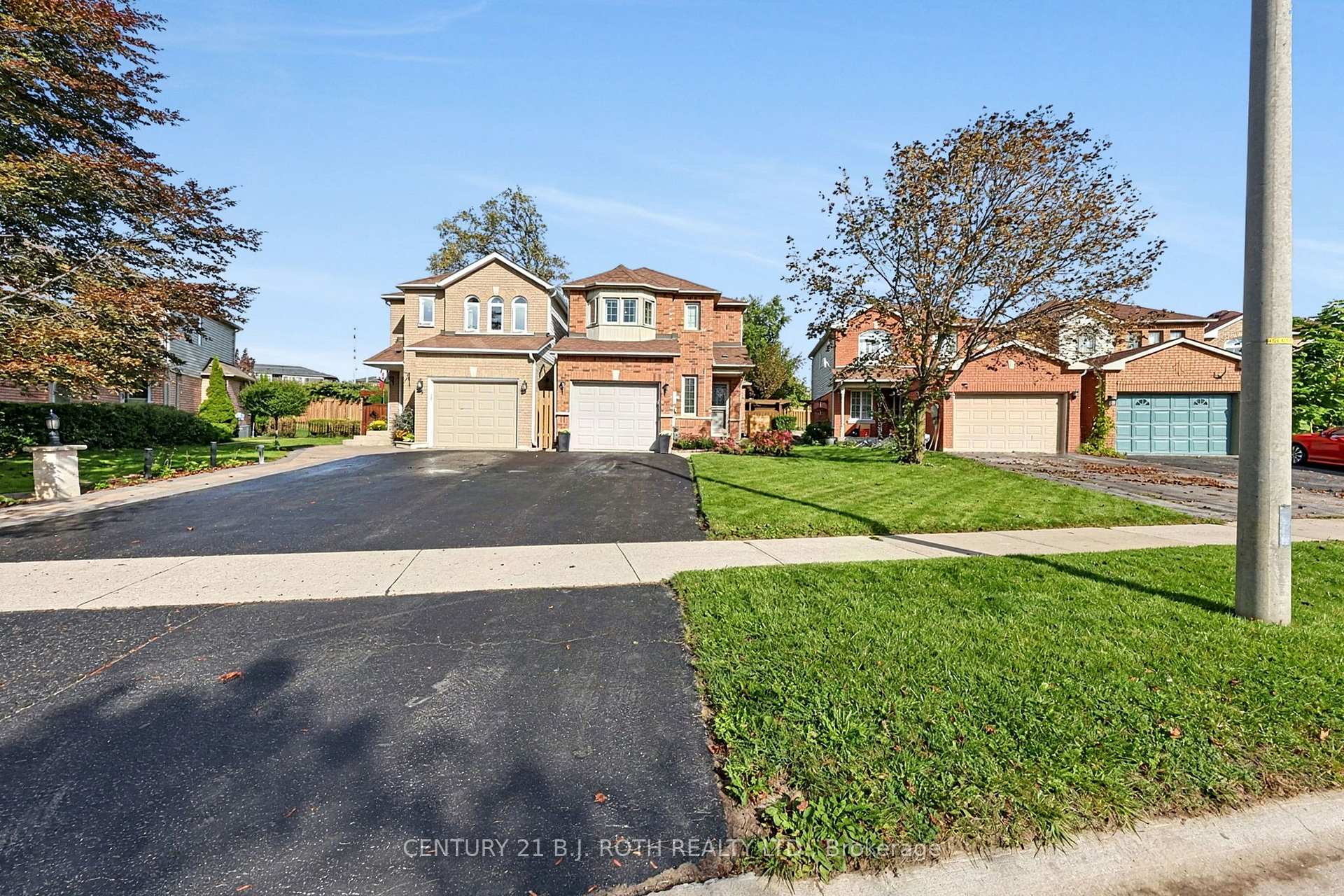 Photo 2 of 36 Aikens Crescent, Barrie, Holly — HOMEH