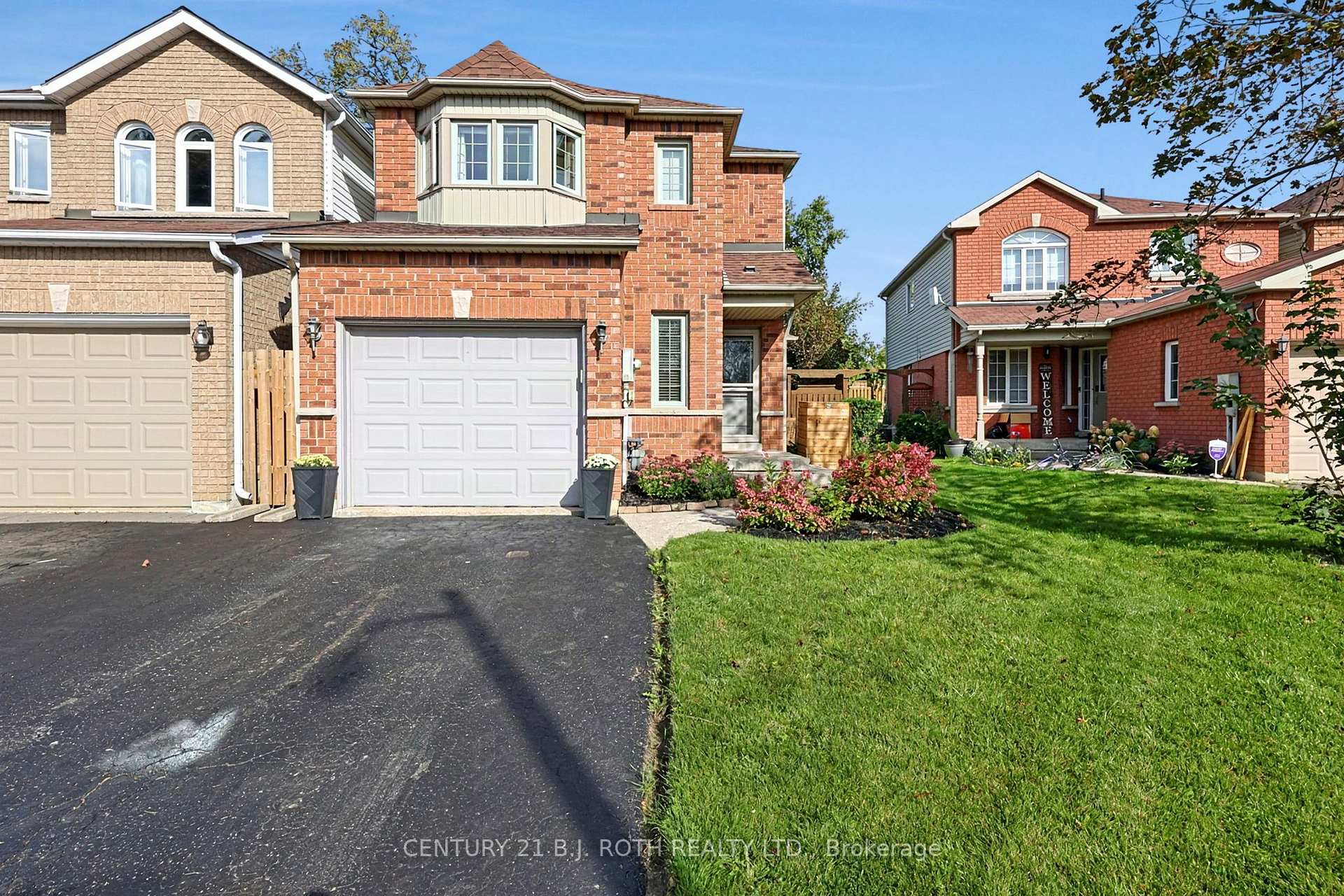 Photo 3 of 36 Aikens Crescent, Barrie, Holly — HOMEH