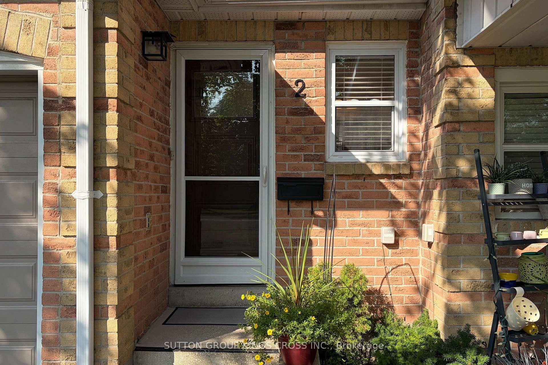 Photo 2 of Unit 2, 2575 Parmeer Drive, Mississauga, Erindale — HOMEH