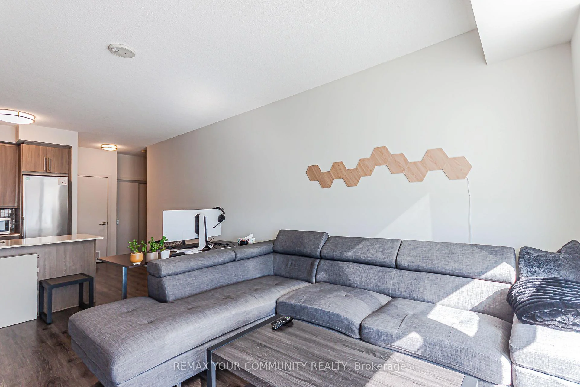 Photo 19 of Unit 1806, 2081 Fairview Street, Burlington, Freeman — HOMEH