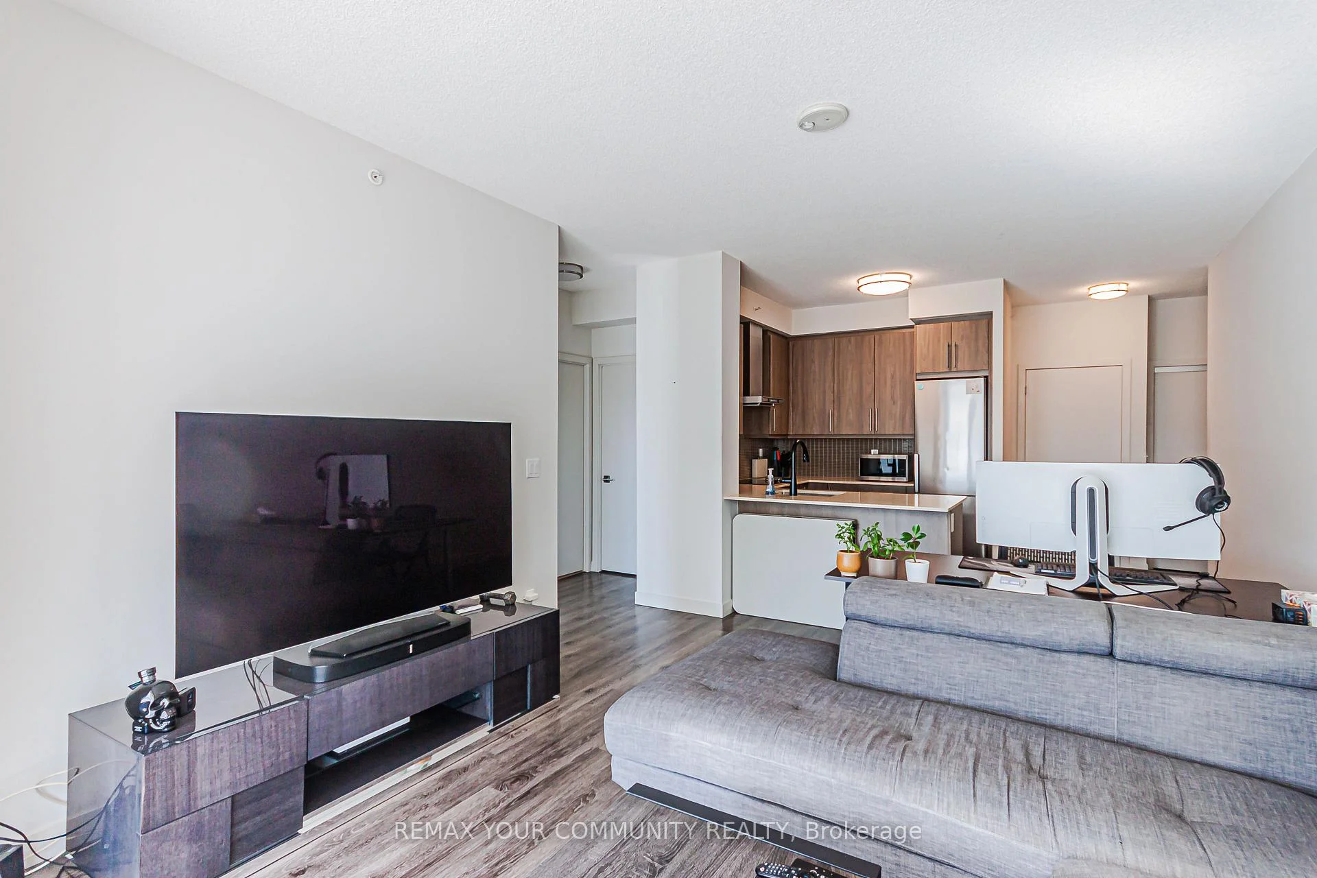 Photo 20 of Unit 1806, 2081 Fairview Street, Burlington, Freeman — HOMEH