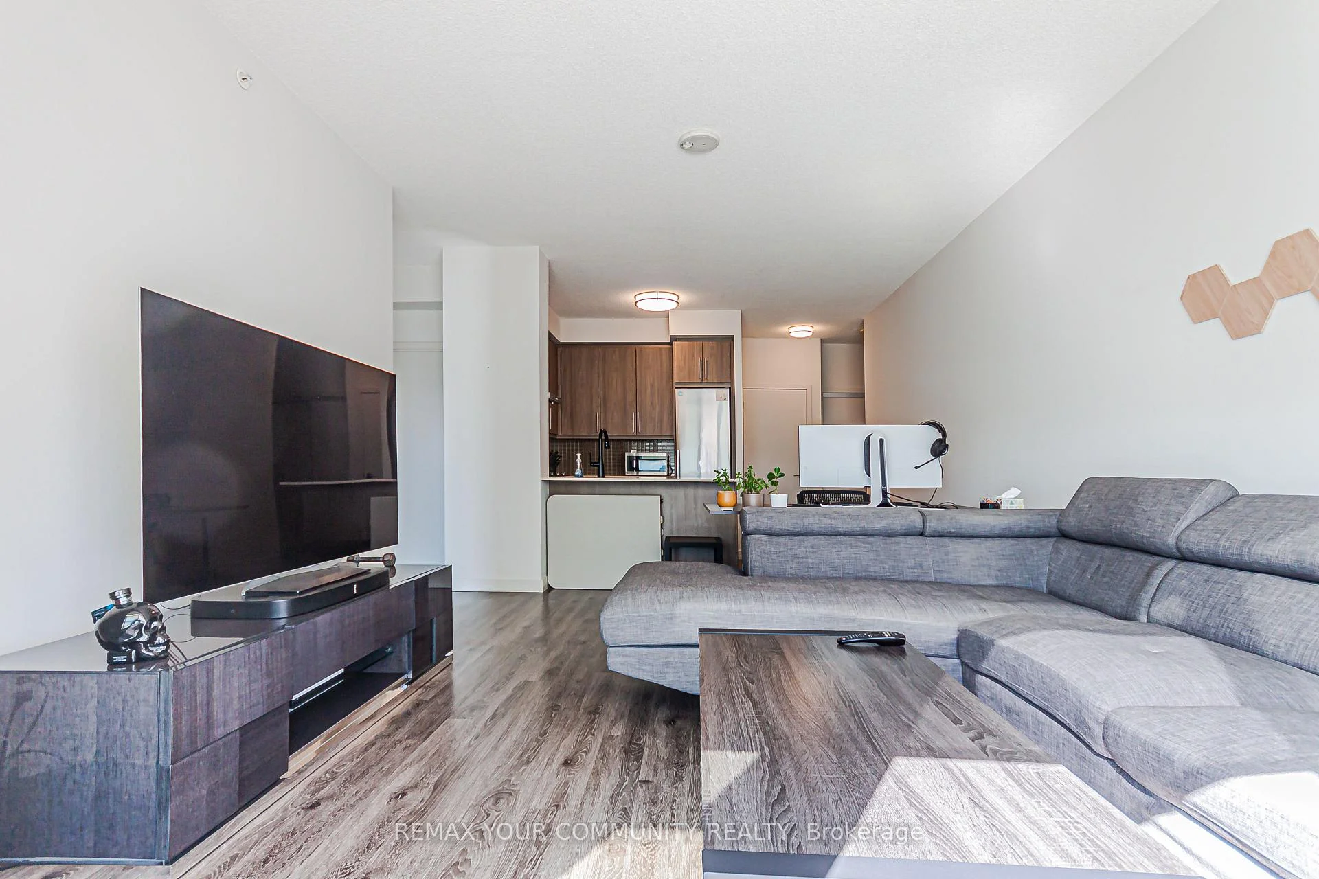Photo 21 of Unit 1806, 2081 Fairview Street, Burlington, Freeman — HOMEH
