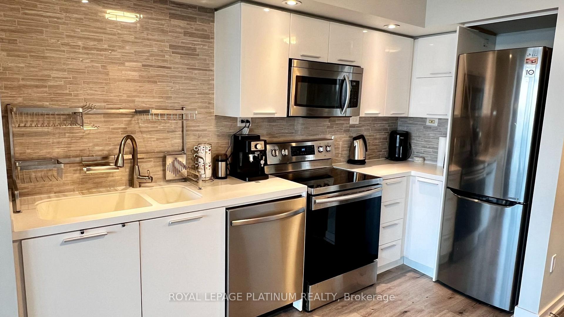 Photo 4 of Unit 1510, 25 Capreol Court, Toronto, Waterfront Communities — HOMEH