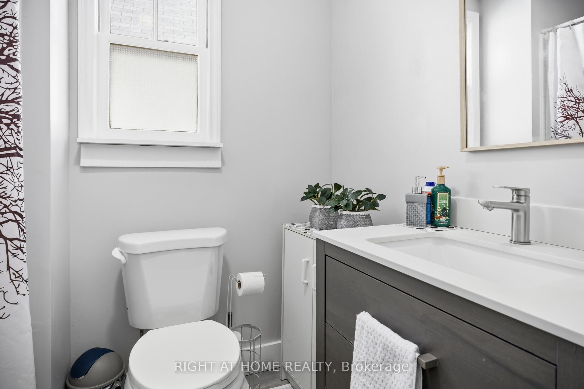 Photo 9 of 151 Hale Street, London, East O — HOMEH
