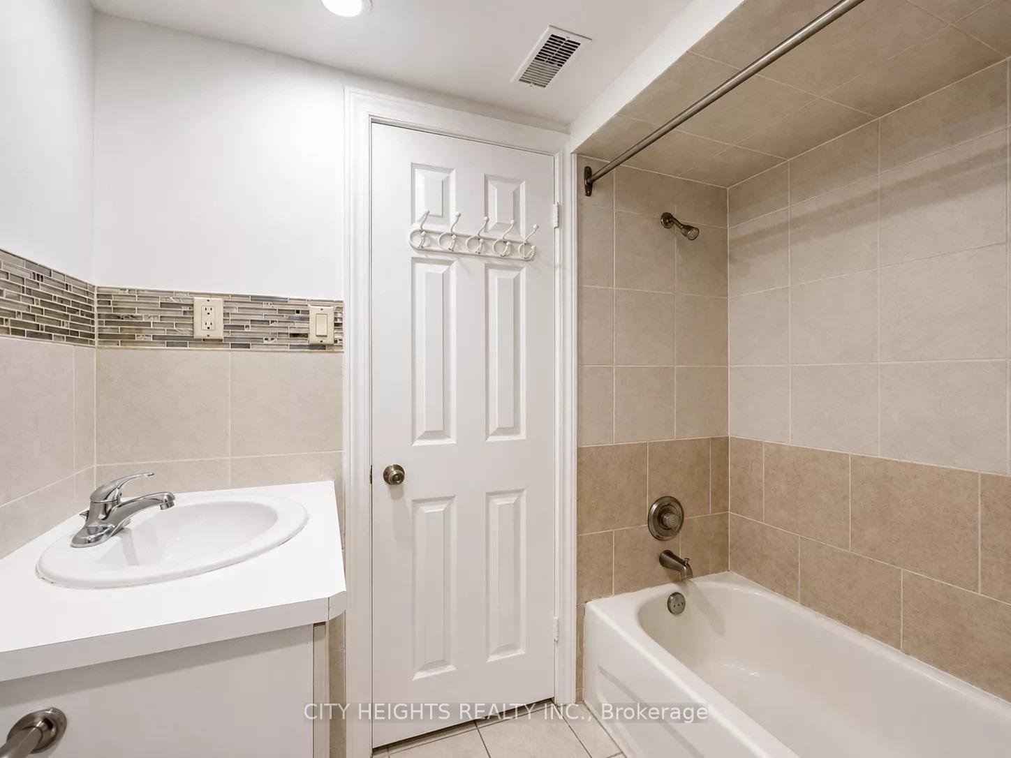 Photo 4 of Unit 4, 1113 Davenport Road, Toronto, Wychwood — HOMEH