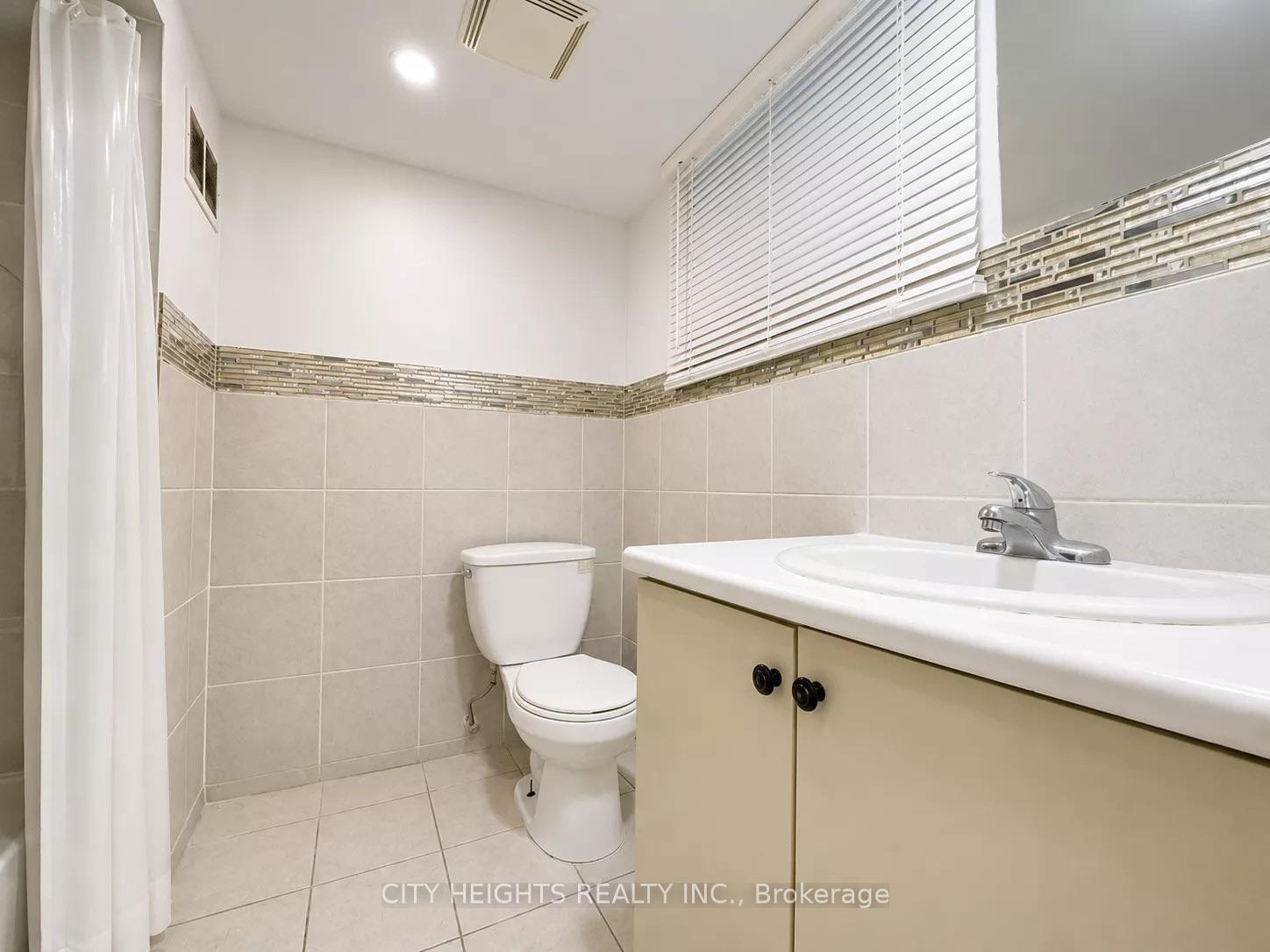 Photo 5 of Unit 4, 1113 Davenport Road, Toronto, Wychwood — HOMEH