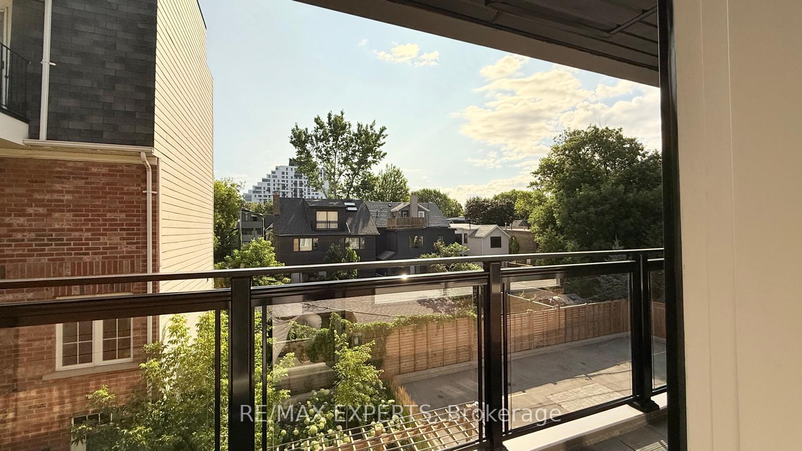 Photo 5 of Unit 404, 45 Connaught Avenue, Toronto, Greenwood-Coxwell — HOMEH