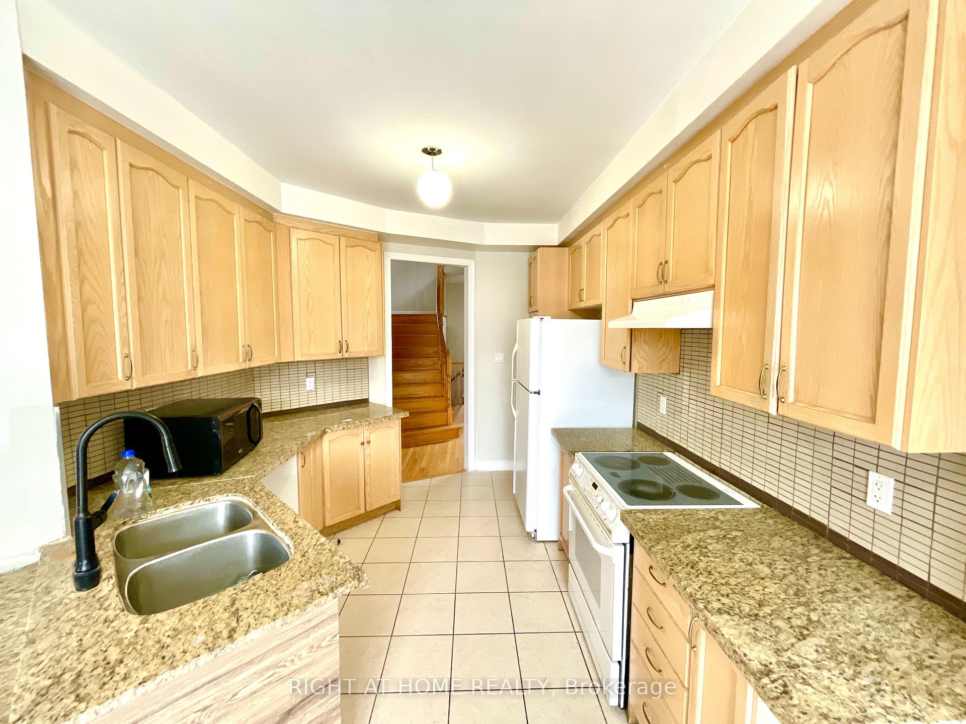 Photo 4 of Unit A, 10 Vanderbrink Drive, Brampton, Sandringham-Wellington — HOMEH