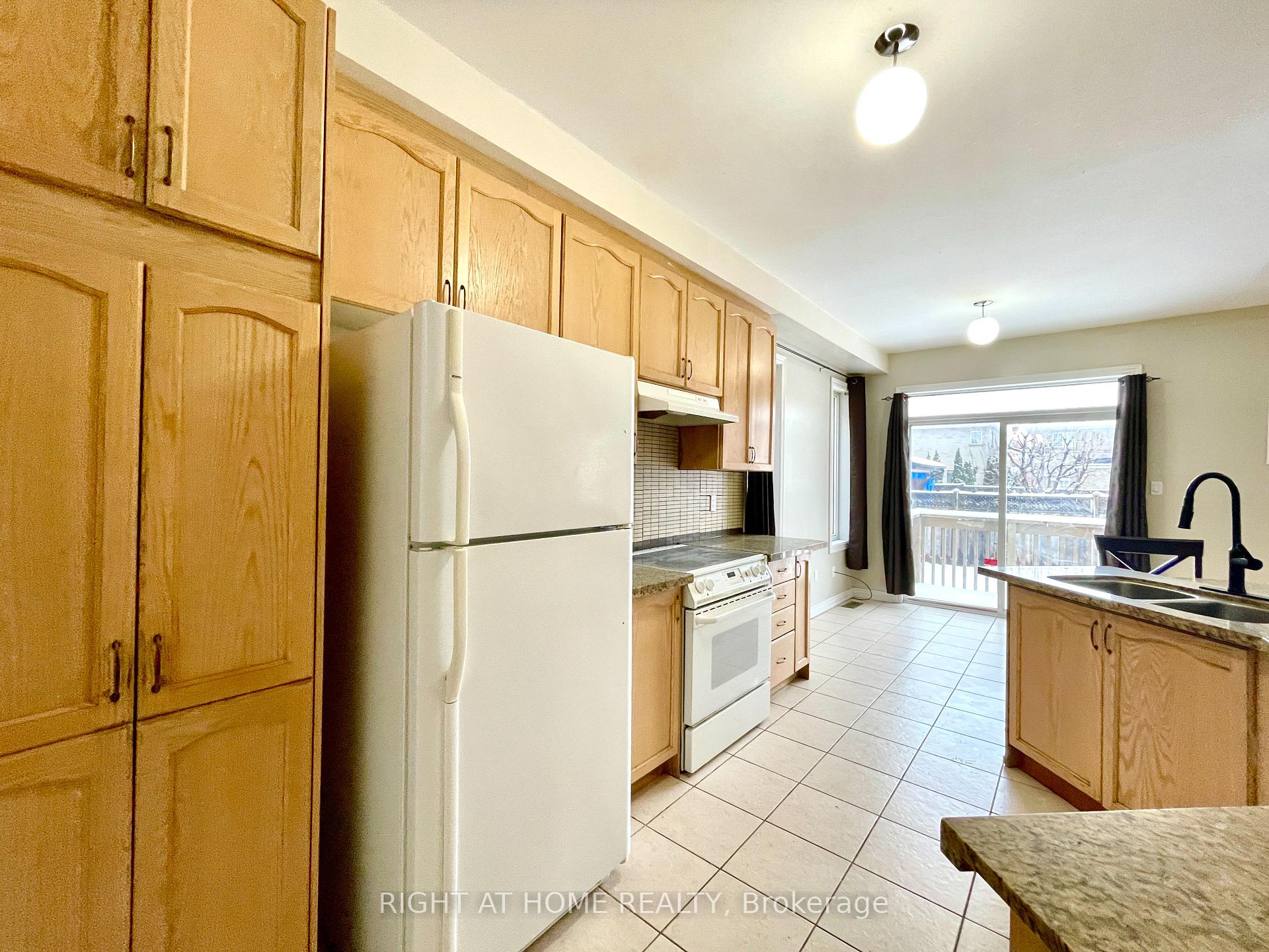 Photo 6 of Unit A, 10 Vanderbrink Drive, Brampton, Sandringham-Wellington — HOMEH