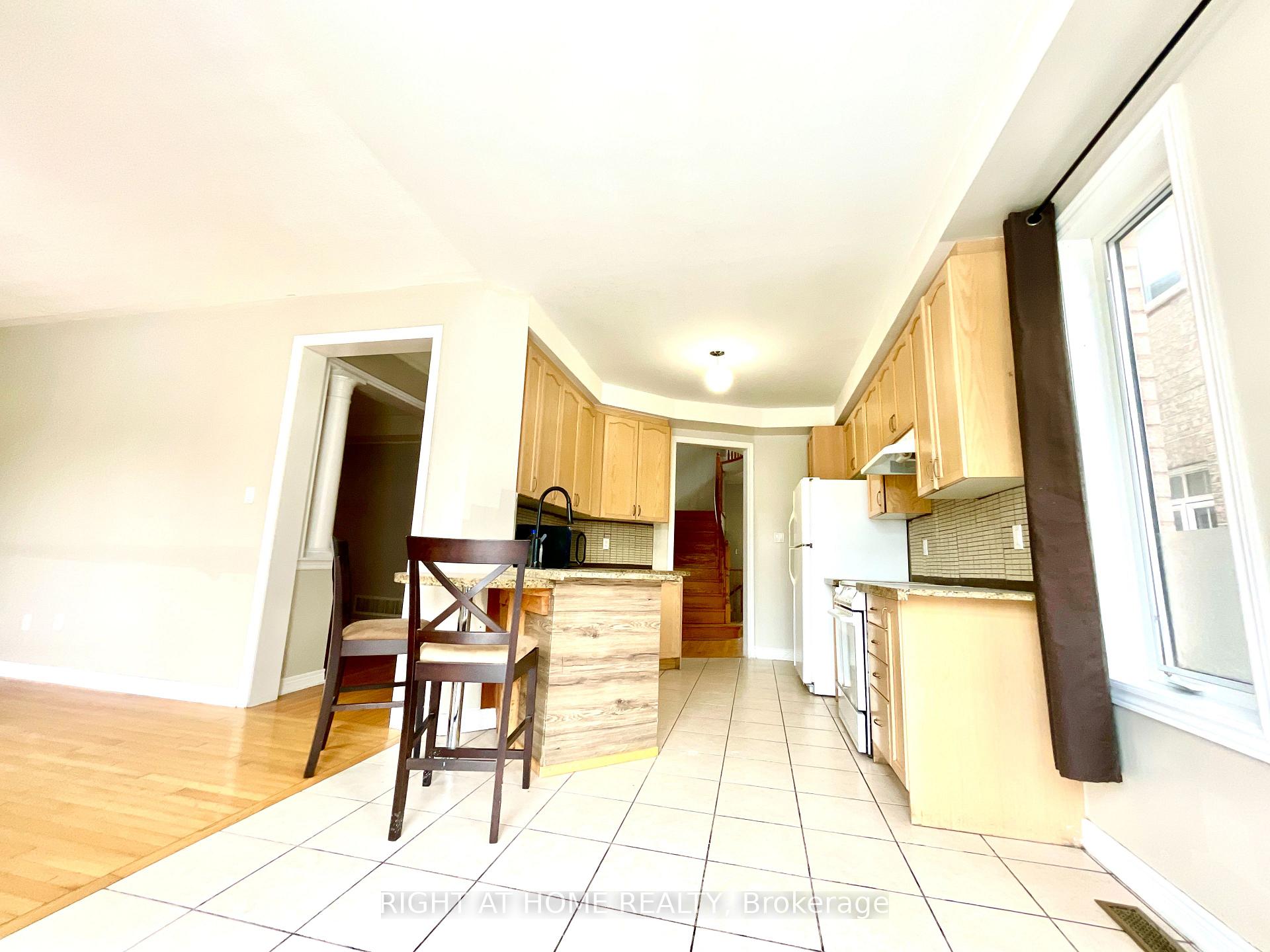 Photo 7 of Unit A, 10 Vanderbrink Drive, Brampton, Sandringham-Wellington — HOMEH