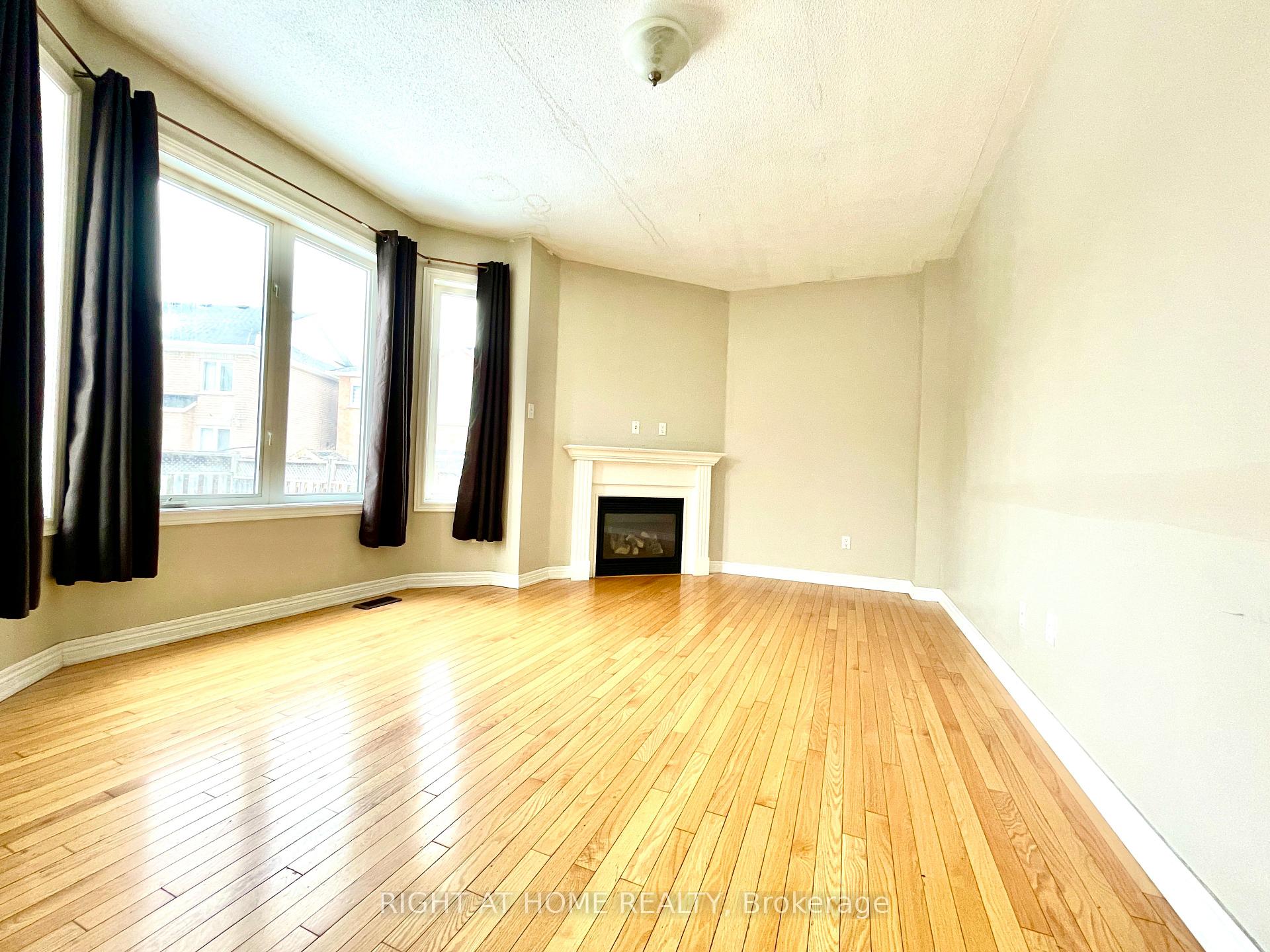 Photo 9 of Unit A, 10 Vanderbrink Drive, Brampton, Sandringham-Wellington — HOMEH