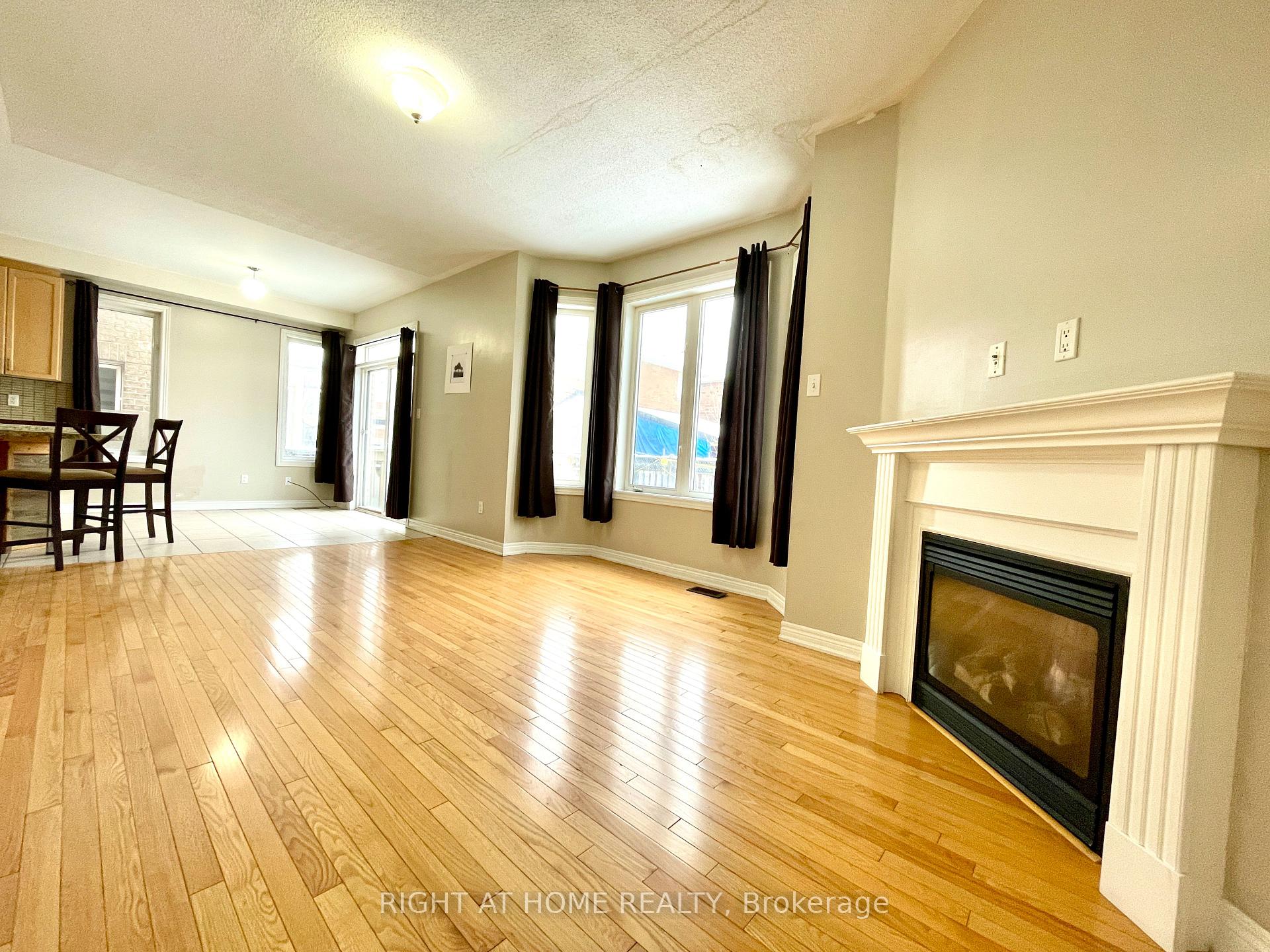 Photo 10 of Unit A, 10 Vanderbrink Drive, Brampton, Sandringham-Wellington — HOMEH