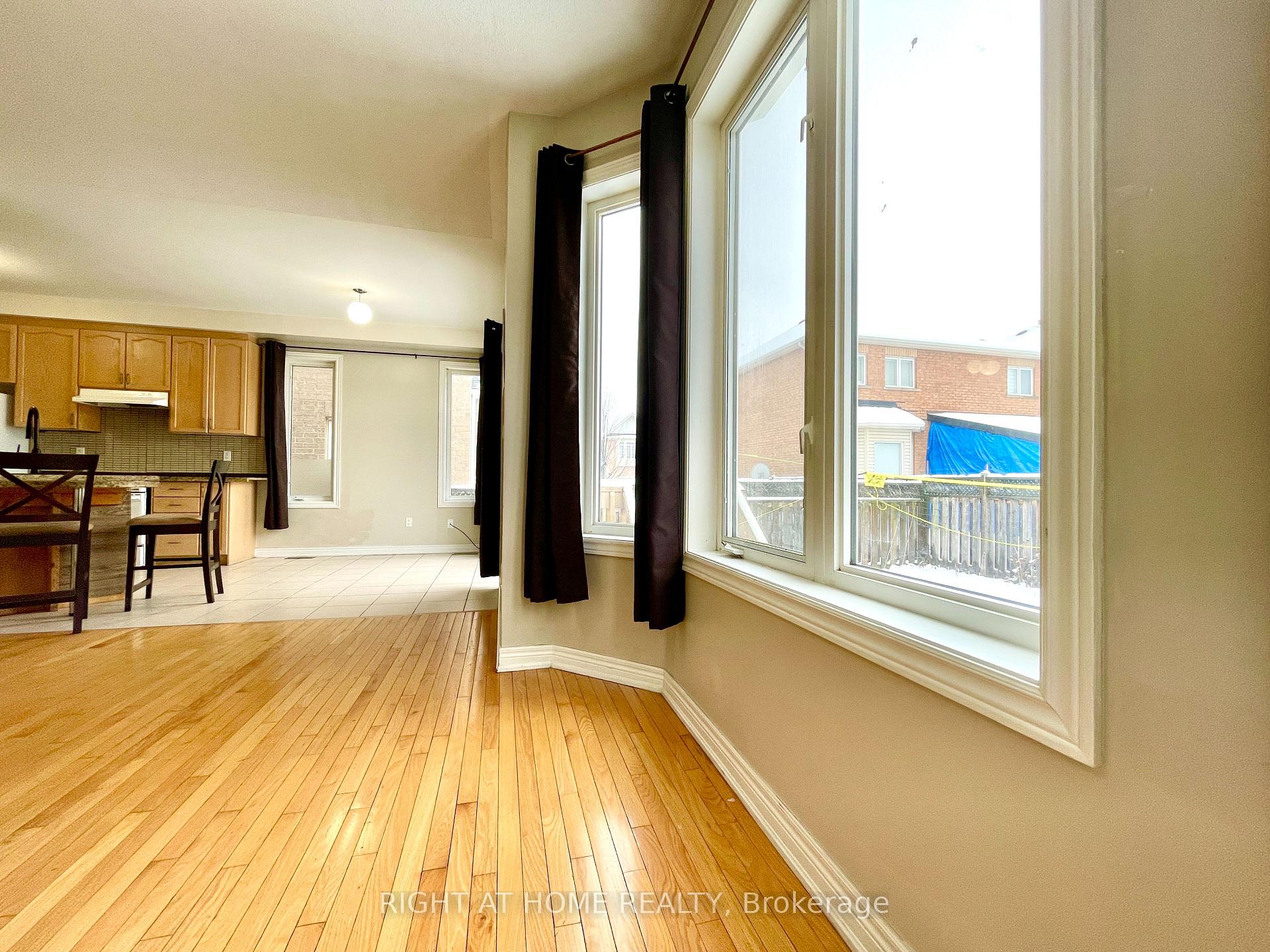 Photo 11 of Unit A, 10 Vanderbrink Drive, Brampton, Sandringham-Wellington — HOMEH