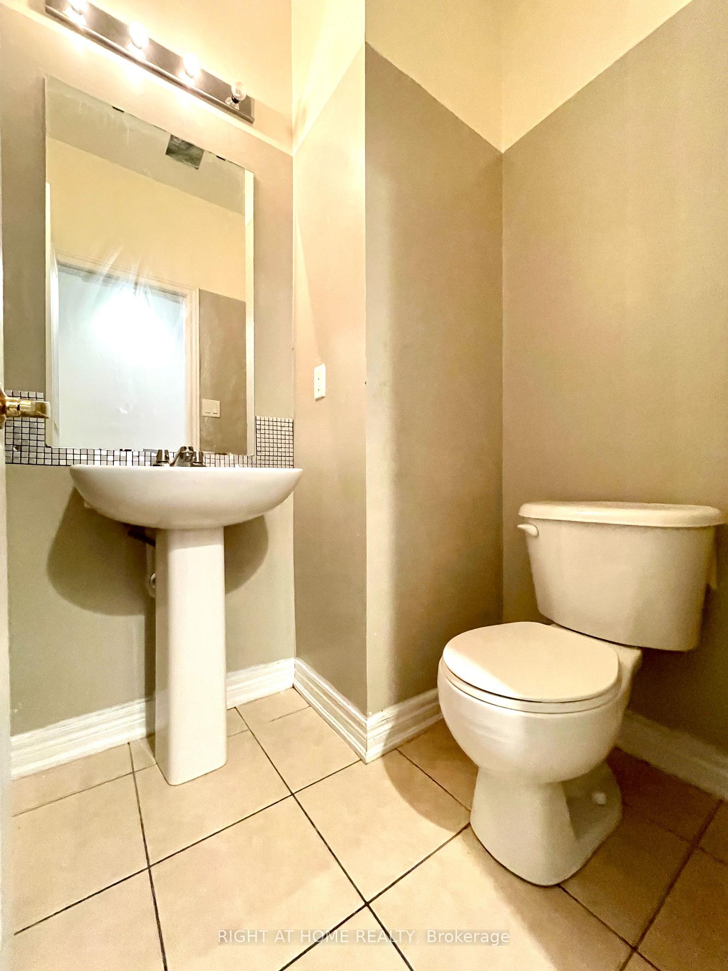 Photo 14 of Unit A, 10 Vanderbrink Drive, Brampton, Sandringham-Wellington — HOMEH