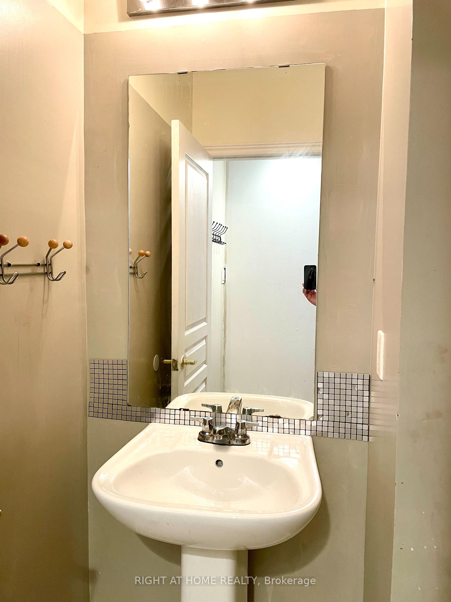 Photo 15 of Unit A, 10 Vanderbrink Drive, Brampton, Sandringham-Wellington — HOMEH