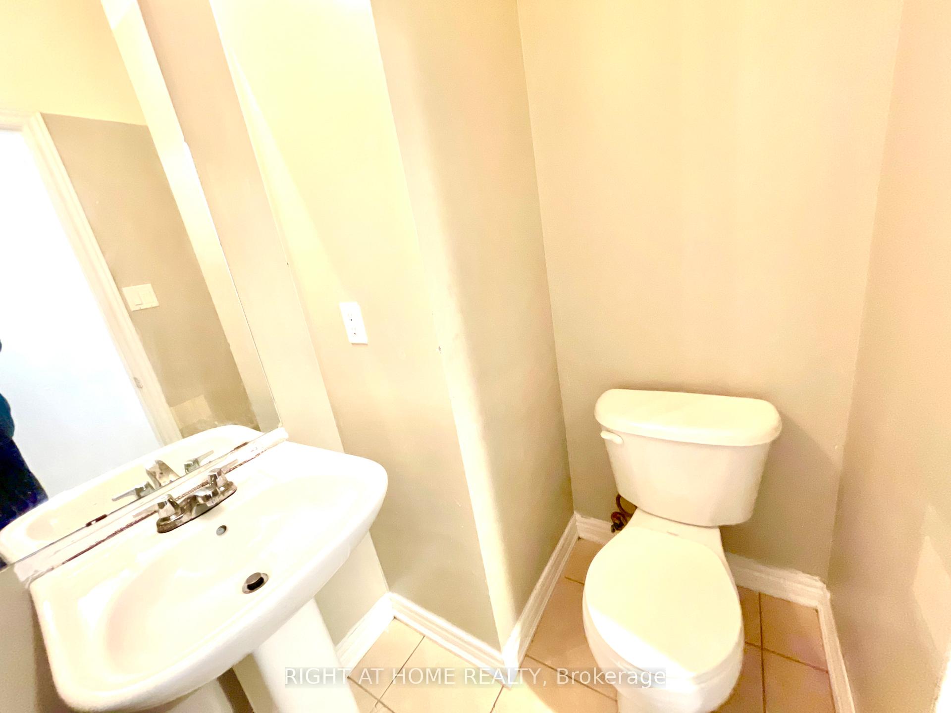 Photo 16 of Unit A, 10 Vanderbrink Drive, Brampton, Sandringham-Wellington — HOMEH