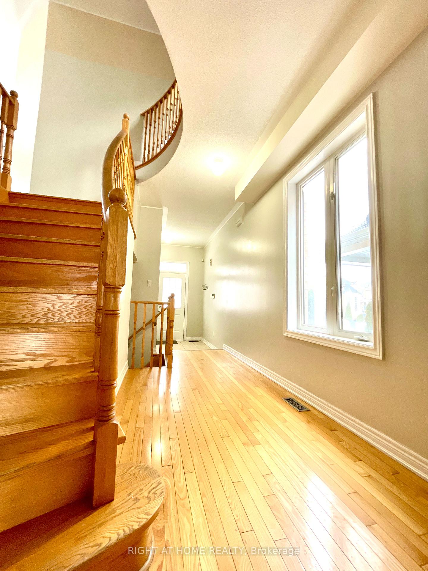 Photo 17 of Unit A, 10 Vanderbrink Drive, Brampton, Sandringham-Wellington — HOMEH