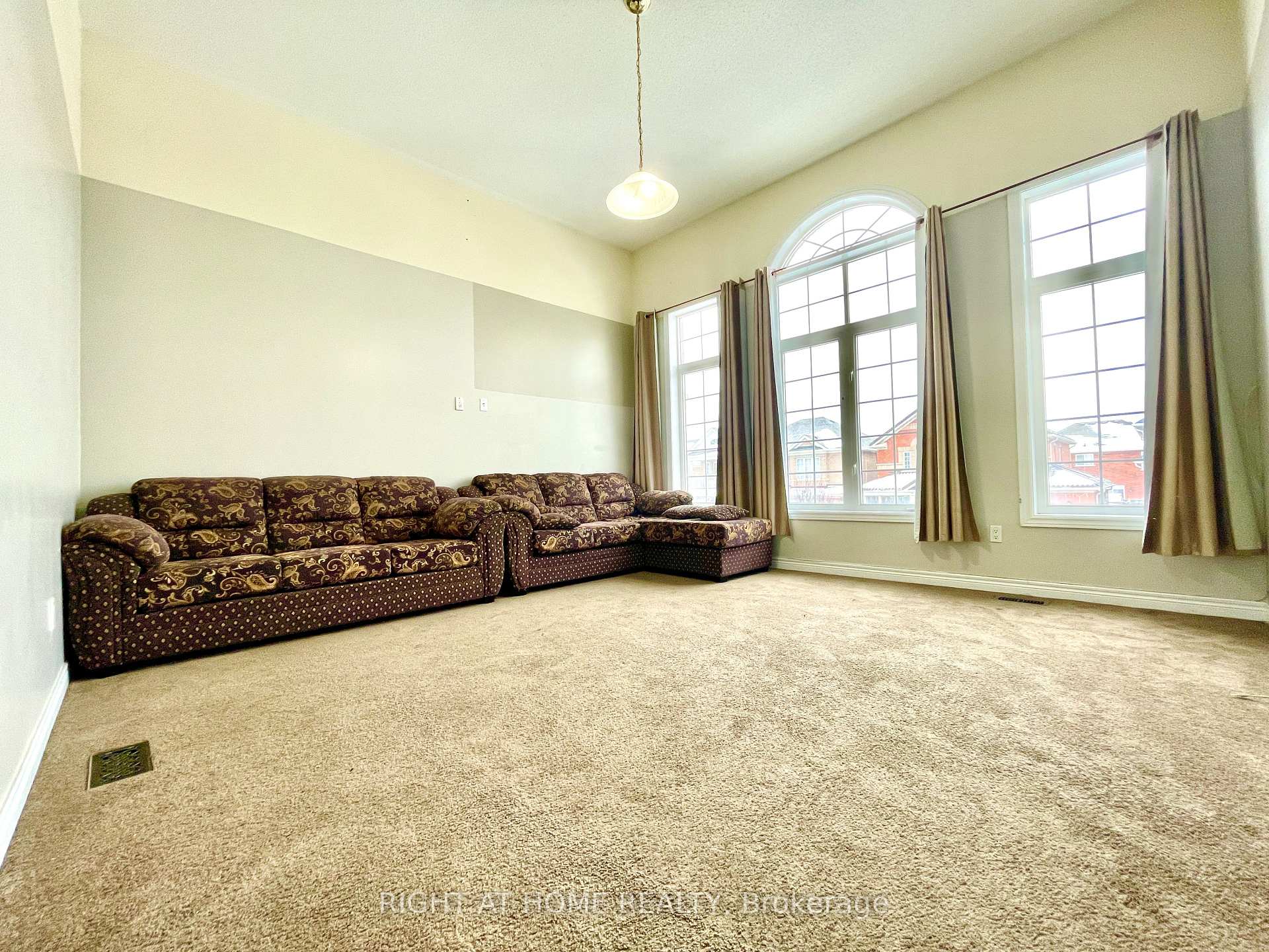 Photo 19 of Unit A, 10 Vanderbrink Drive, Brampton, Sandringham-Wellington — HOMEH