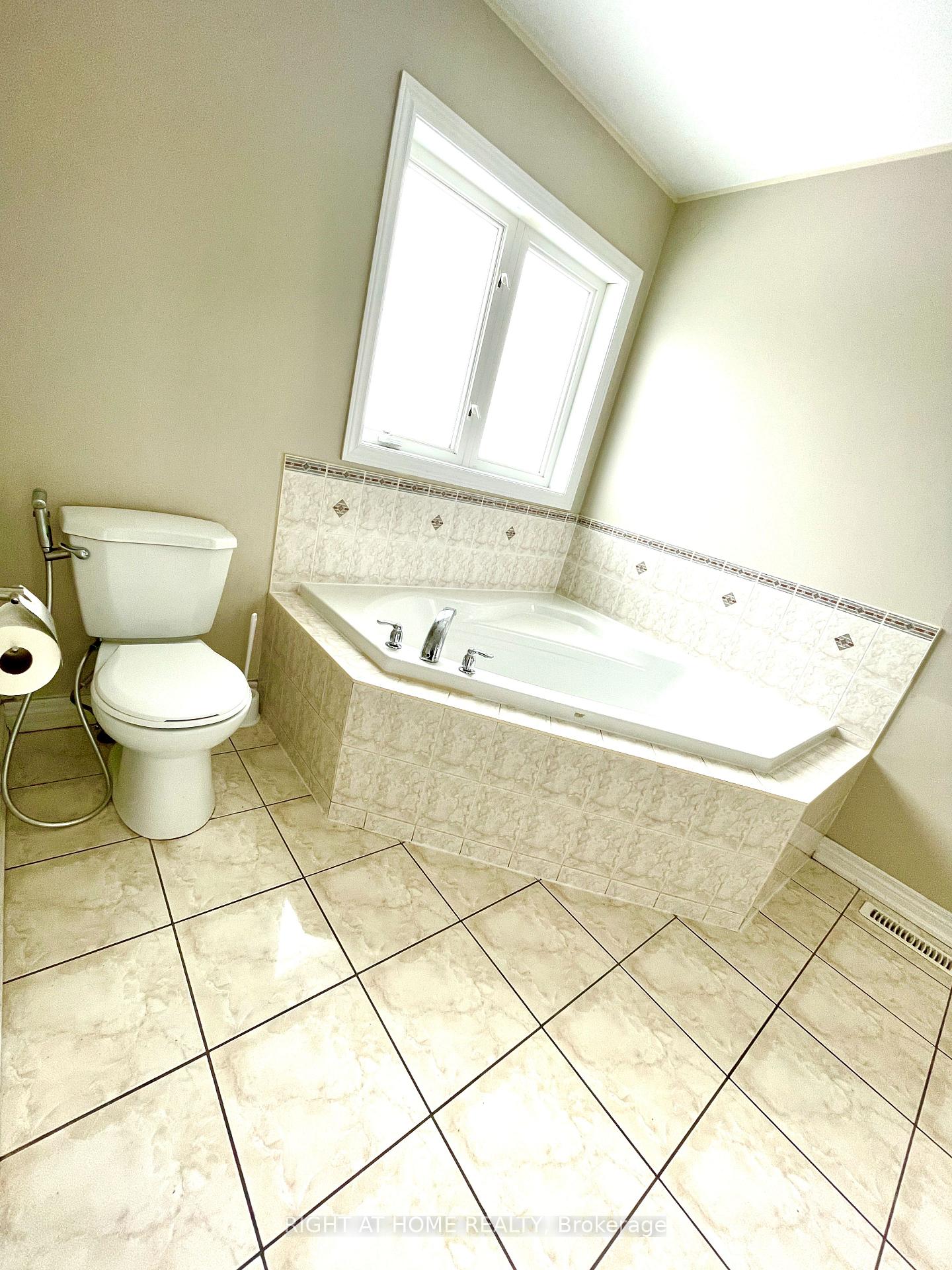 Photo 26 of Unit A, 10 Vanderbrink Drive, Brampton, Sandringham-Wellington — HOMEH