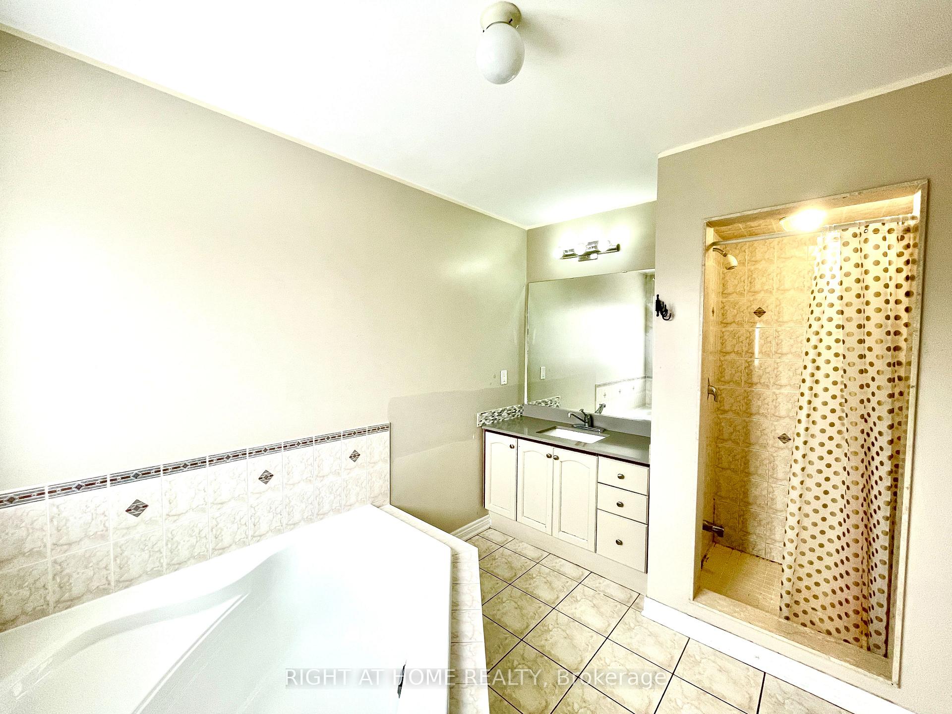 Photo 27 of Unit A, 10 Vanderbrink Drive, Brampton, Sandringham-Wellington — HOMEH