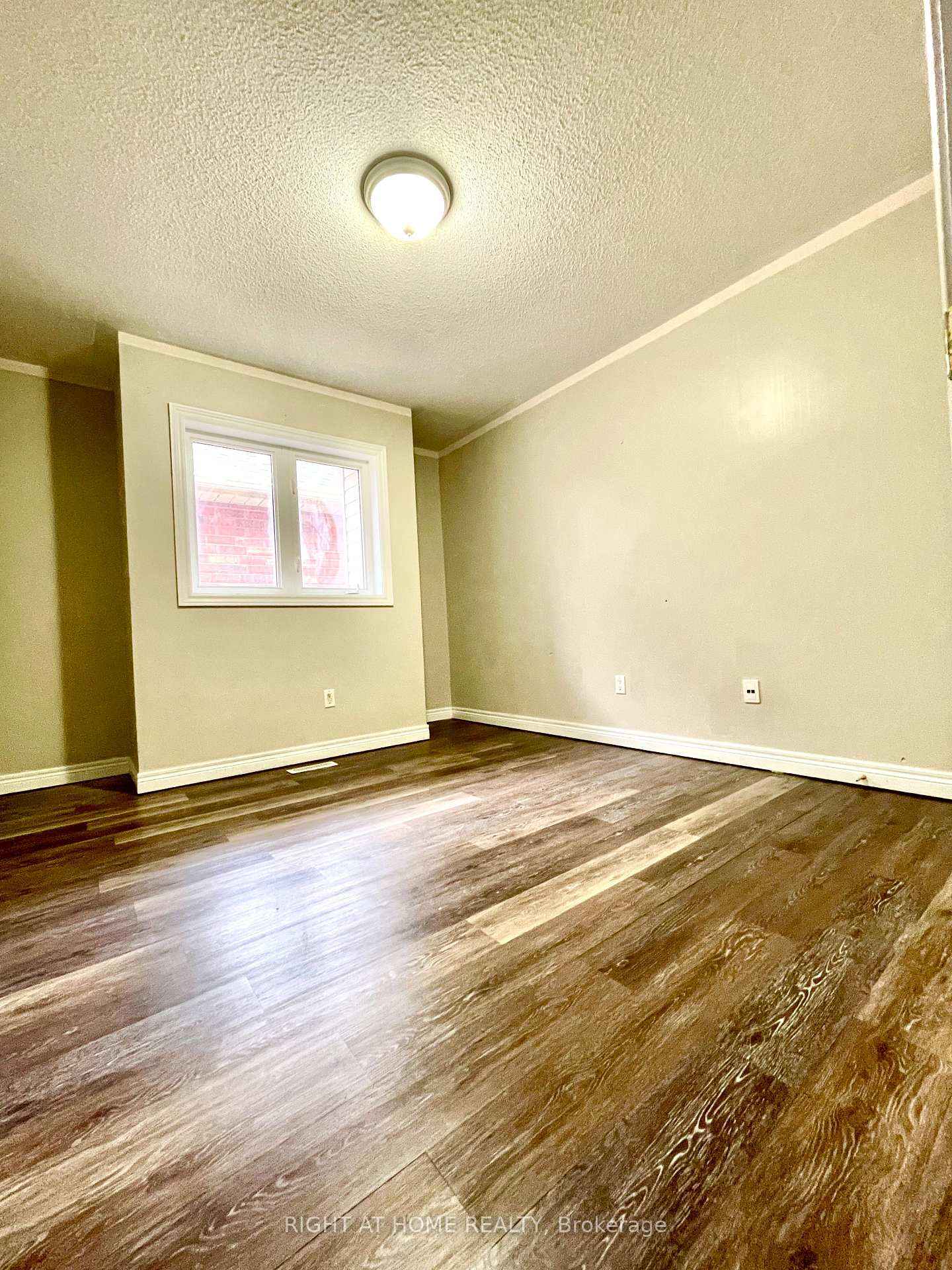Photo 28 of Unit A, 10 Vanderbrink Drive, Brampton, Sandringham-Wellington — HOMEH