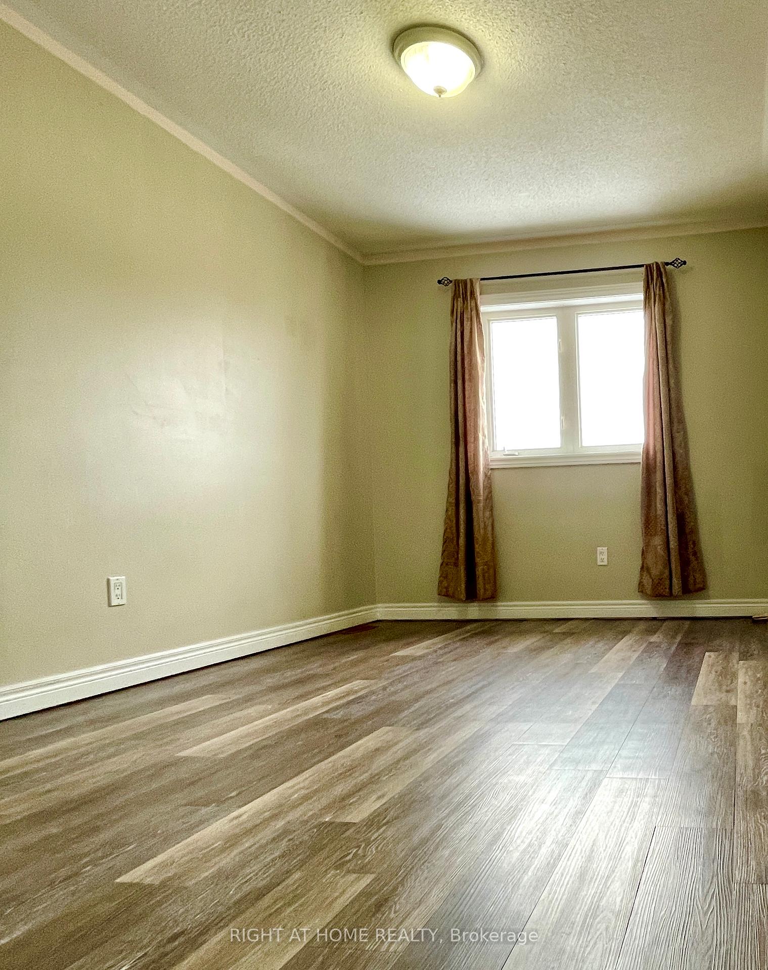 Photo 32 of Unit A, 10 Vanderbrink Drive, Brampton, Sandringham-Wellington — HOMEH