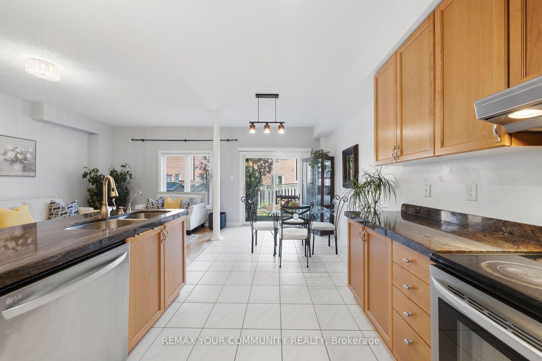 Photo 7 of 4 Daniel Reaman Crescent, Vaughan, Patterson — HOMEH