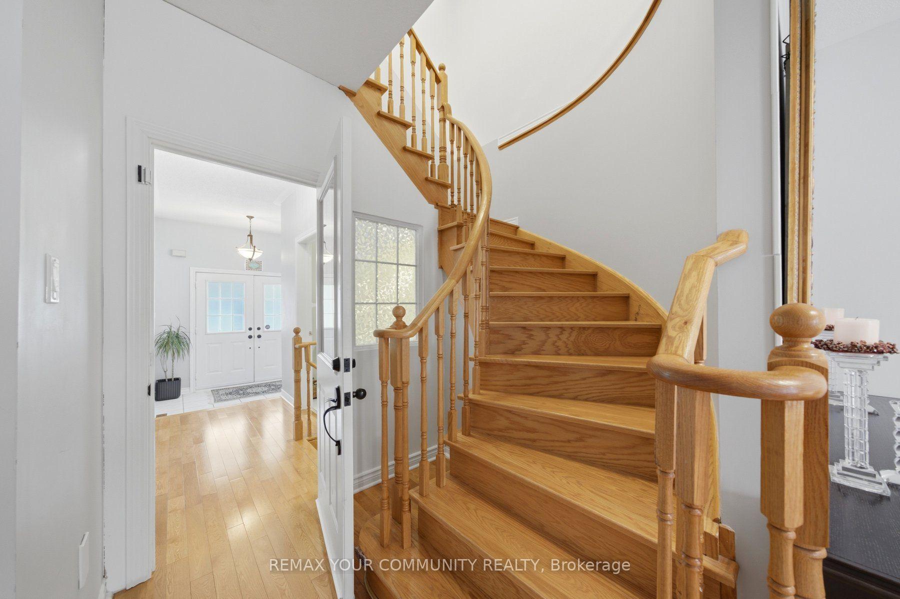 Photo 10 of 4 Daniel Reaman Crescent, Vaughan, Patterson — HOMEH