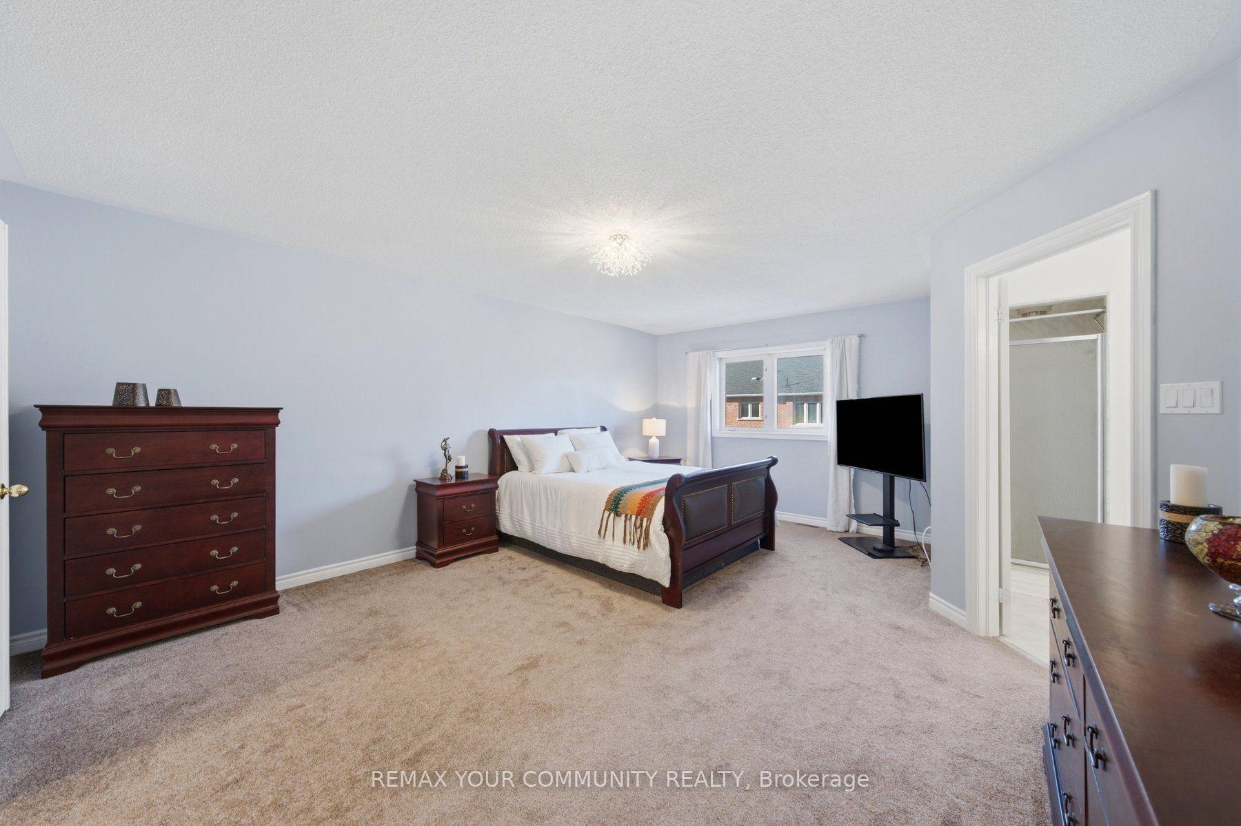 Photo 12 of 4 Daniel Reaman Crescent, Vaughan, Patterson — HOMEH