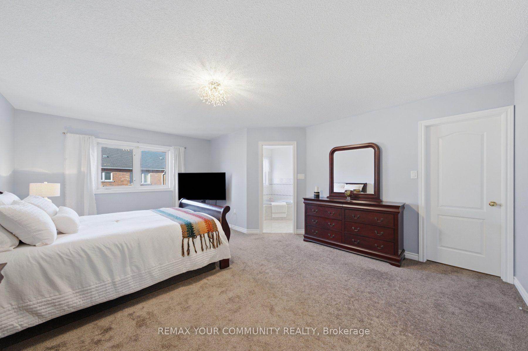 Photo 13 of 4 Daniel Reaman Crescent, Vaughan, Patterson — HOMEH