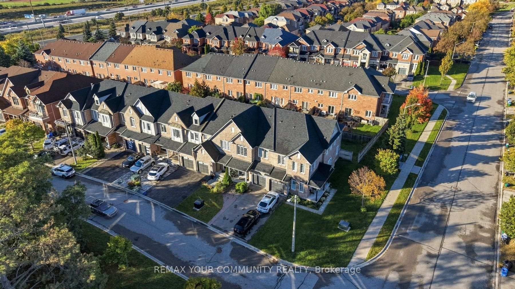 Photo 22 of 4 Daniel Reaman Crescent, Vaughan, Patterson — HOMEH