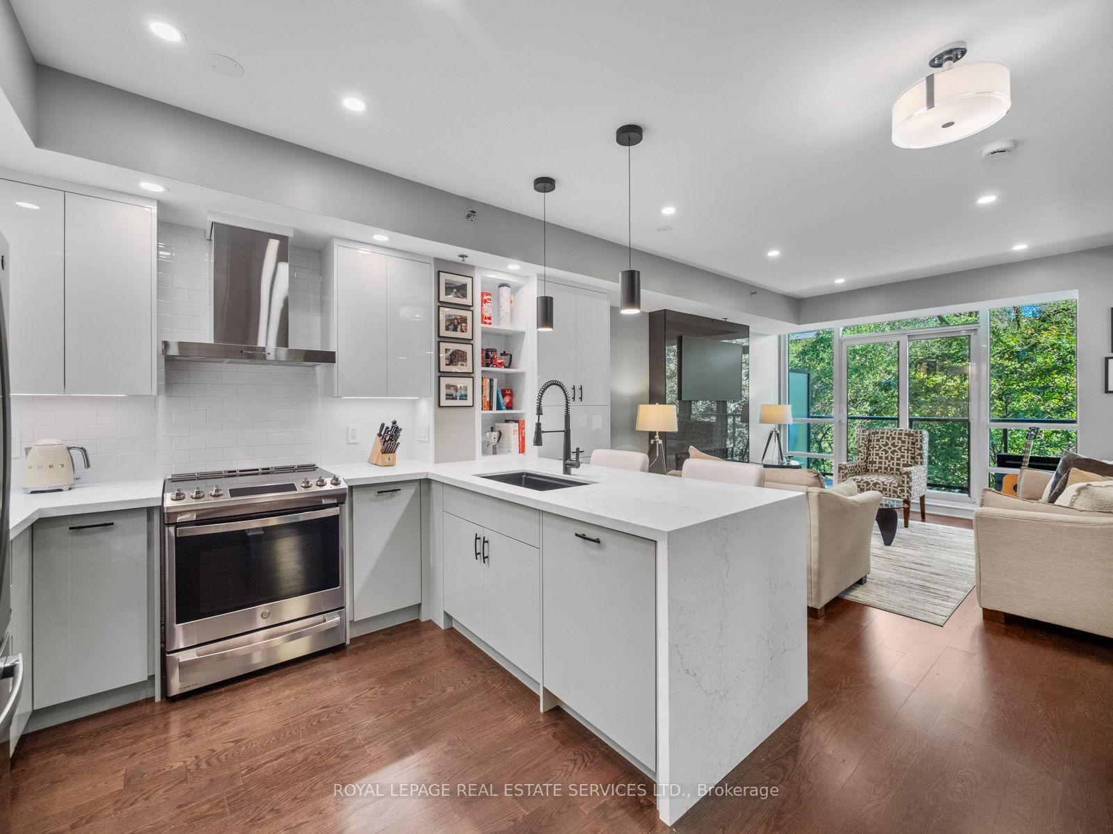 Photo 4 of Unit 108, 2230 Lake Shore Boulevard W, Etobicoke, Mimico — HOMEH