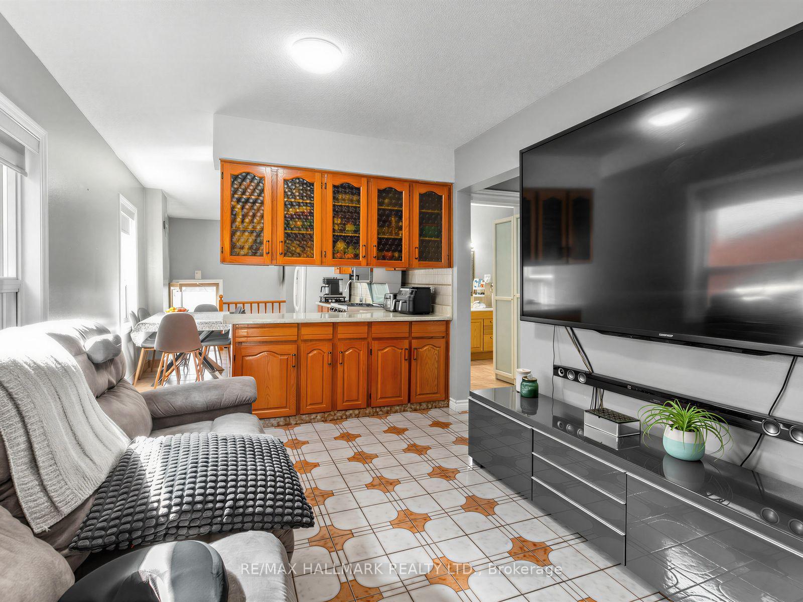 Photo 8 of 297 Strathmore Boulevard, Toronto, Danforth — HOMEH