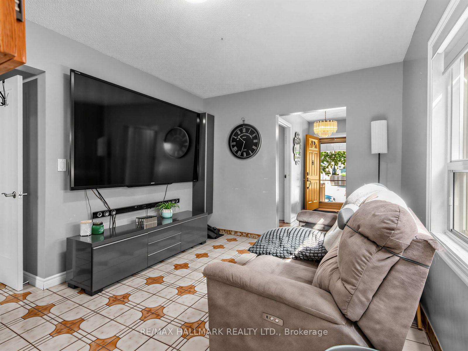 Photo 10 of 297 Strathmore Boulevard, Toronto, Danforth — HOMEH
