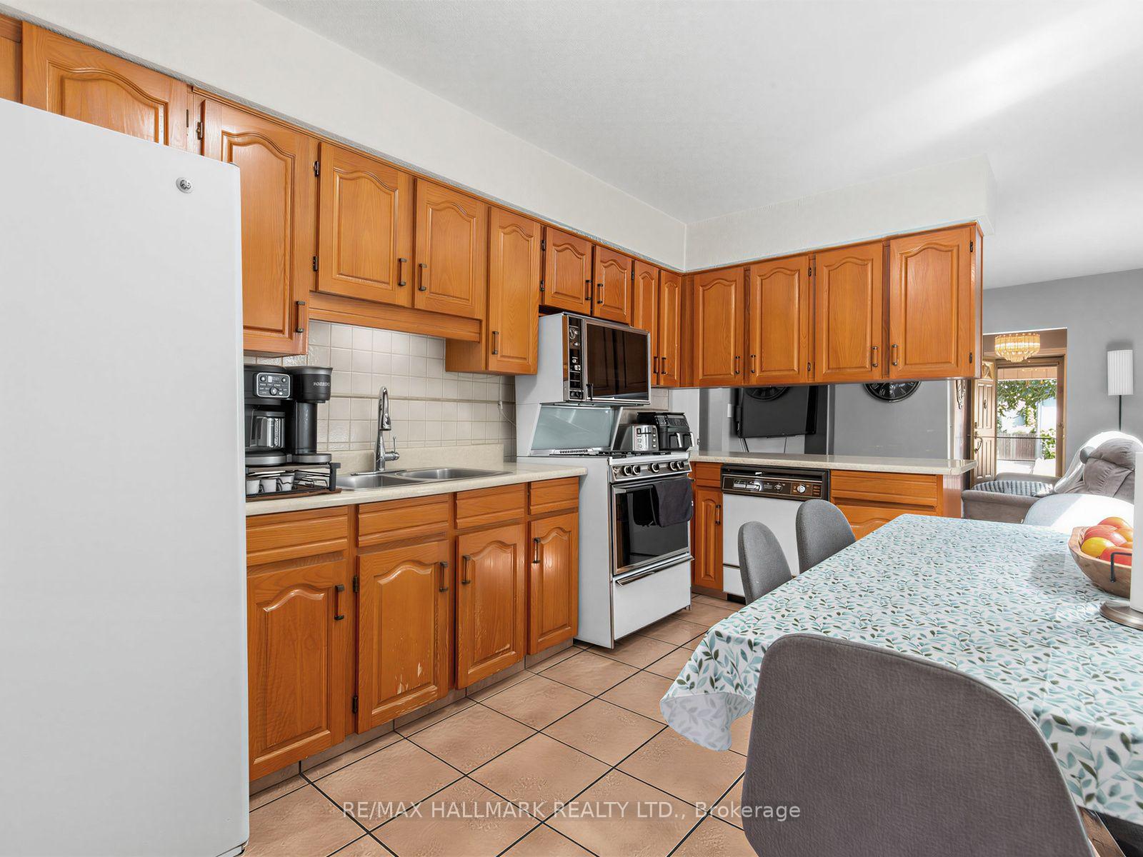 Photo 16 of 297 Strathmore Boulevard, Toronto, Danforth — HOMEH