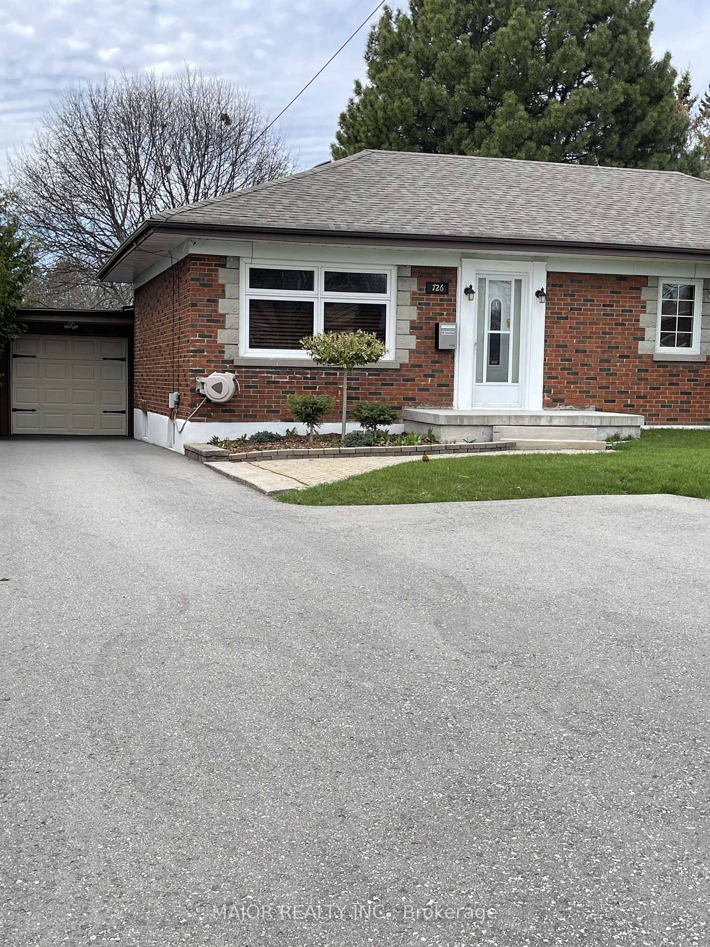 Photo 2 of 726 Bessborough Drive, Oshawa, Centennial — HOMEH