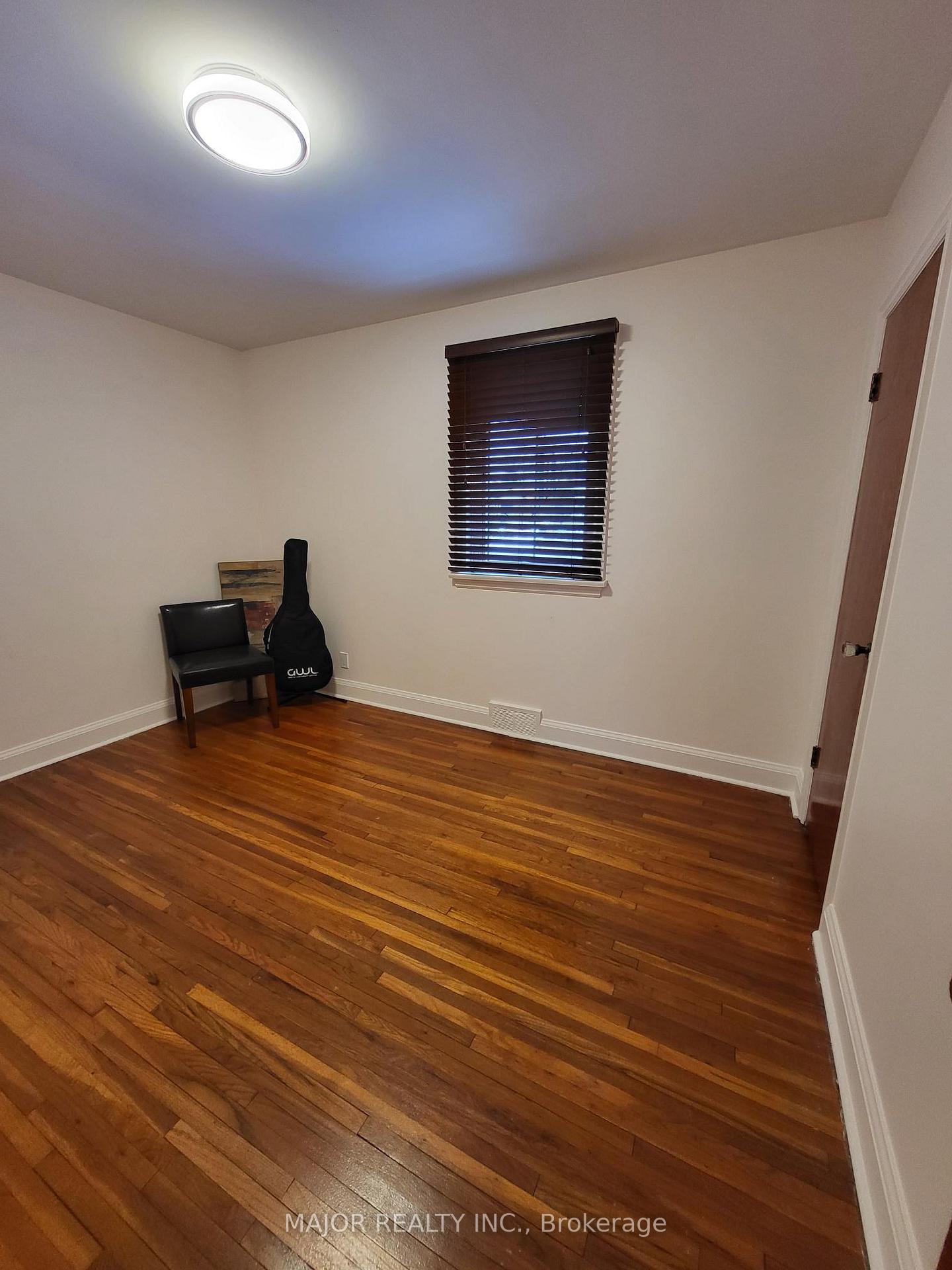 Photo 10 of 726 Bessborough Drive, Oshawa, Centennial — HOMEH
