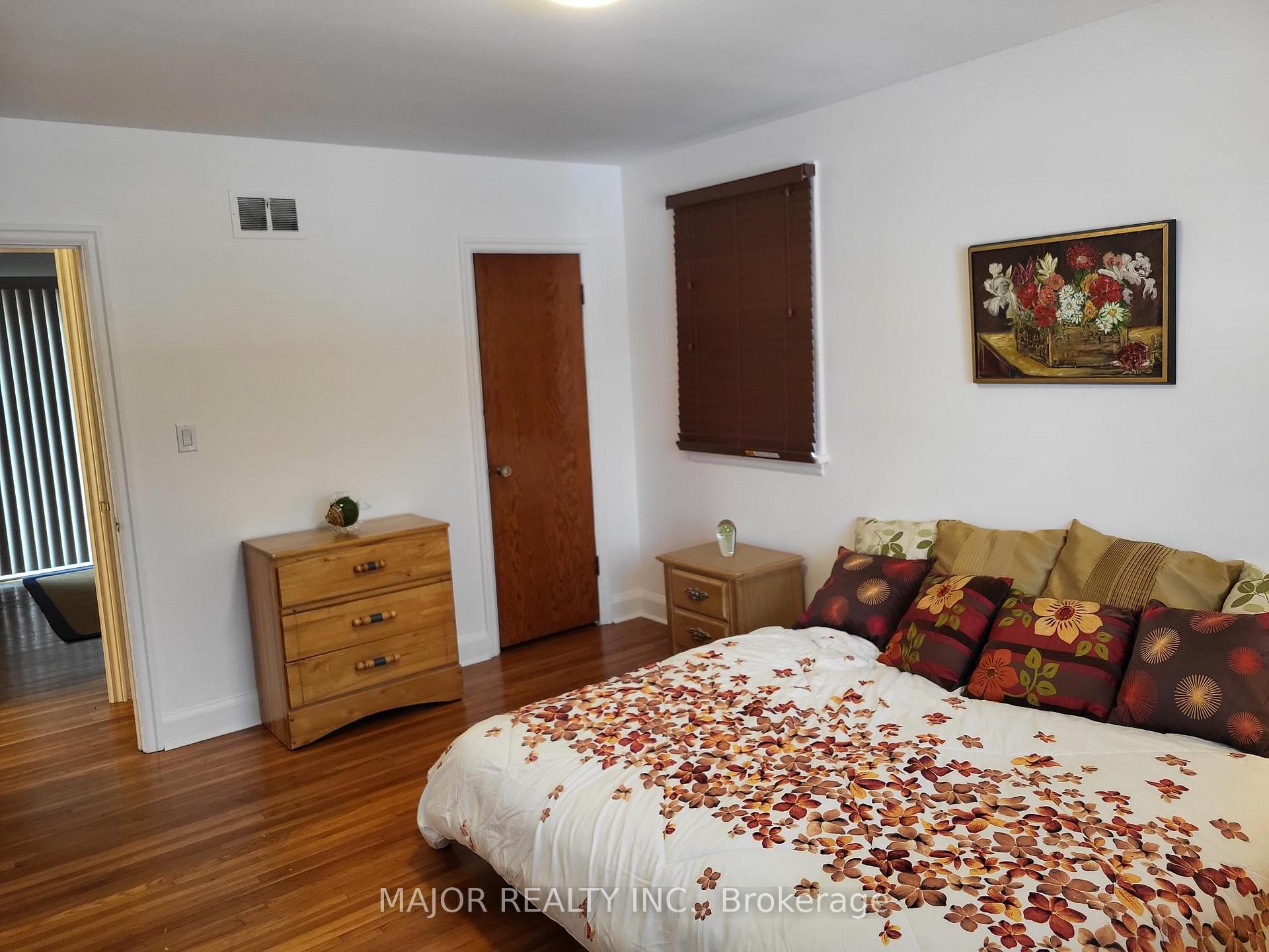 Photo 14 of 726 Bessborough Drive, Oshawa, Centennial — HOMEH