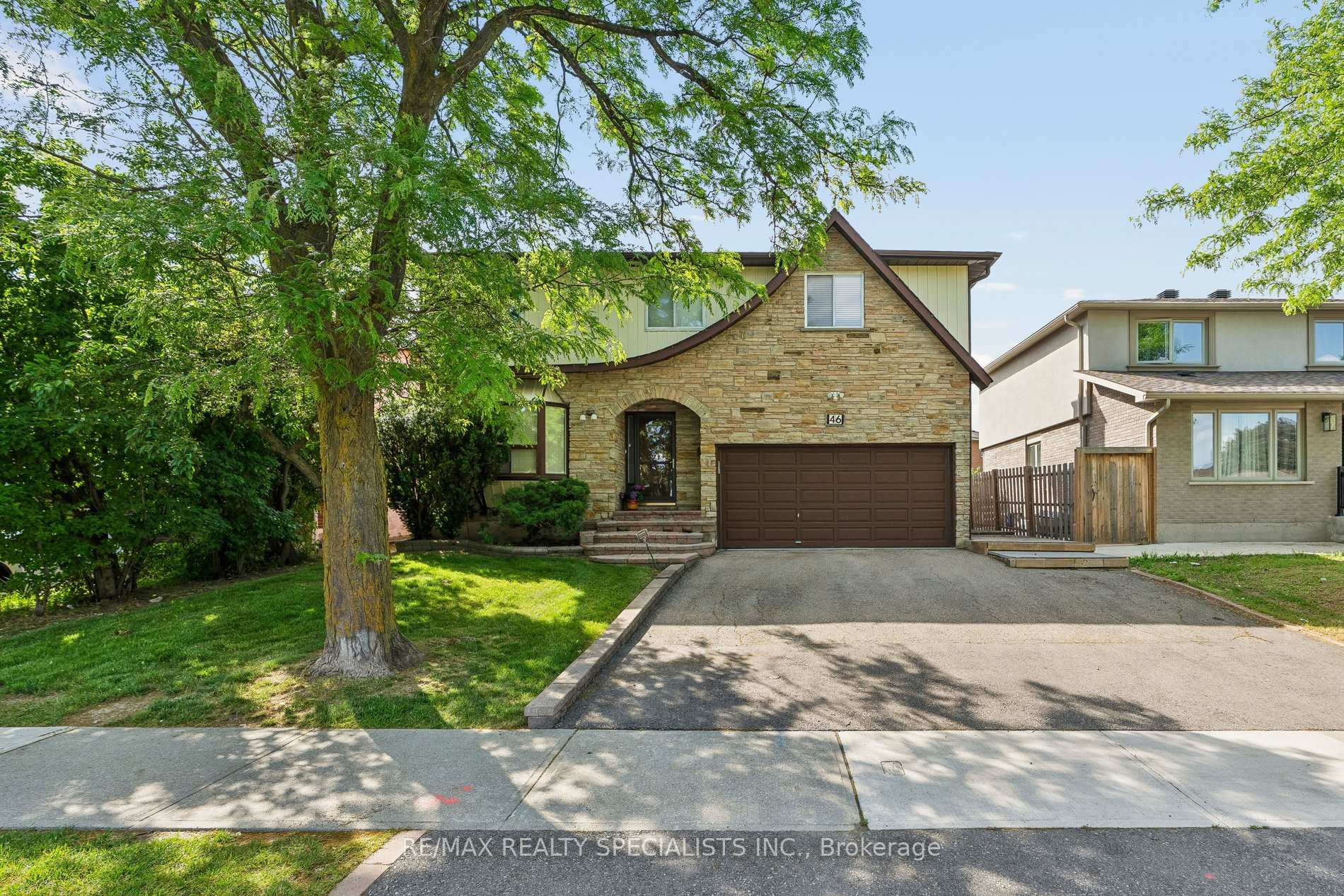 Photo 2 of 46 Linkdale Road, Brampton, Brampton North — HOMEH